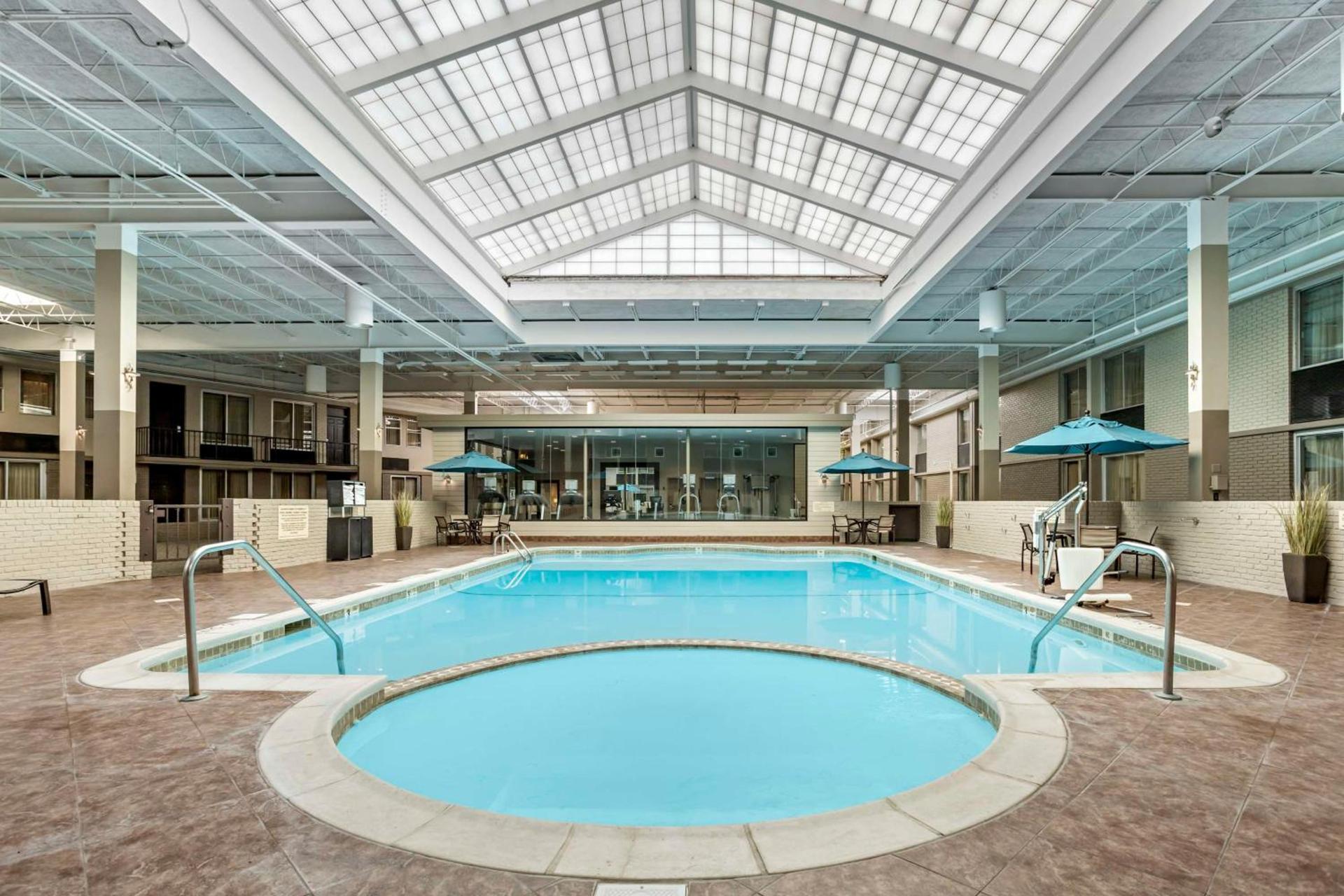 Best Western Plus Kingston Hotel and Conference Center photo 4