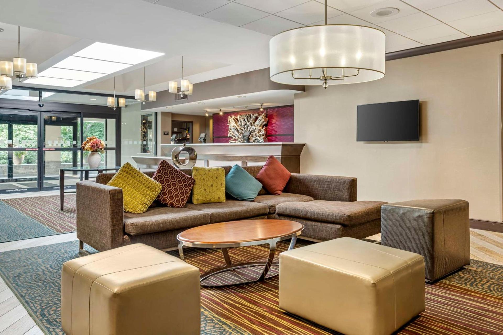 Best Western Plus Kingston Hotel and Conference Center photo 9