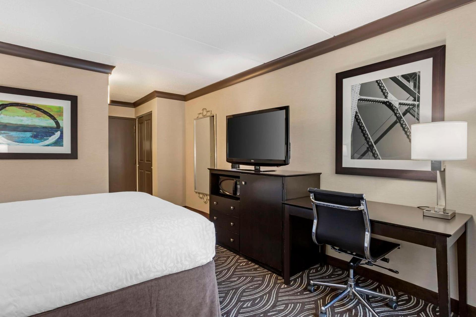 Best Western Plus Kingston Hotel and Conference Center photo 13