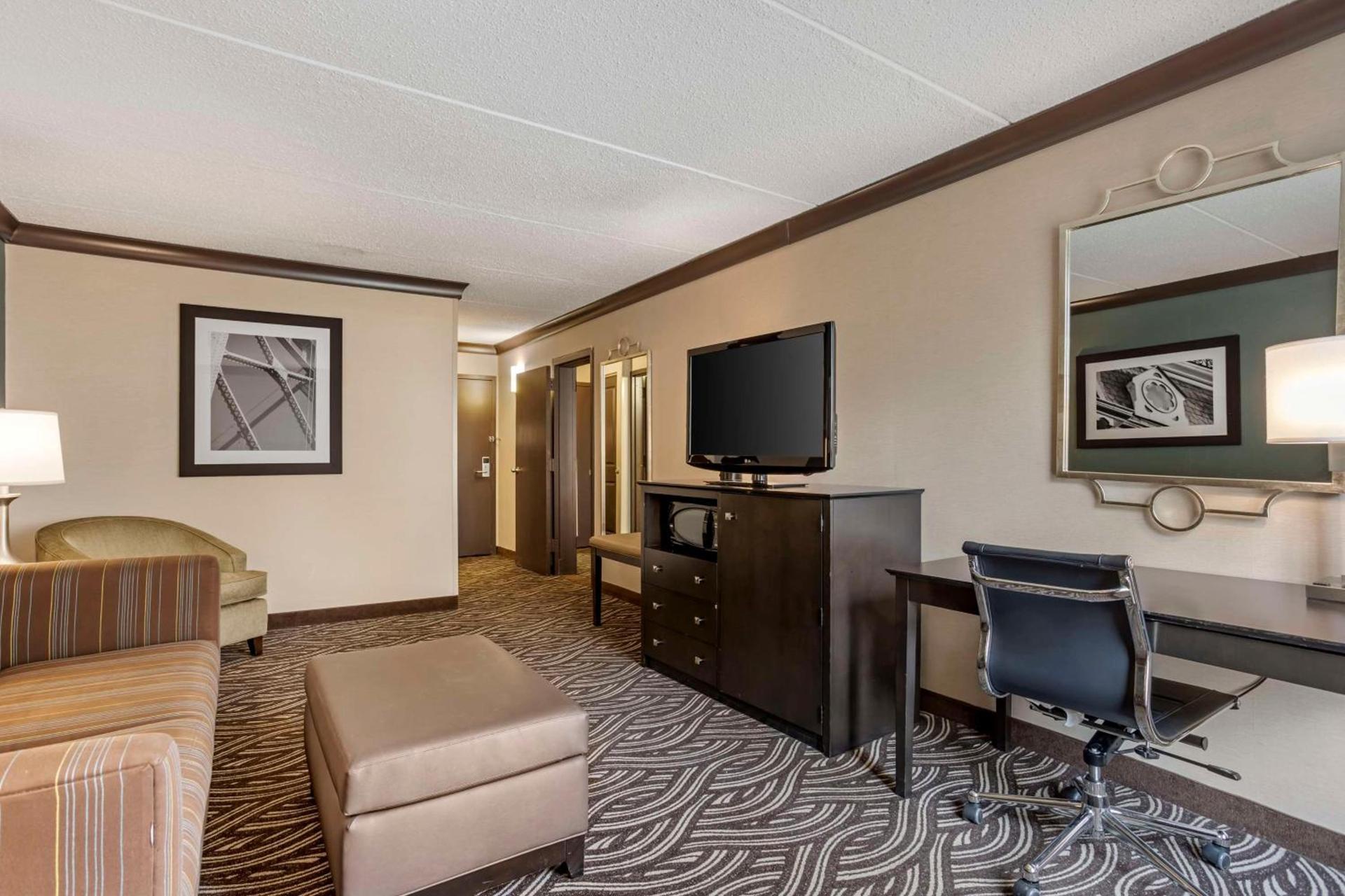 Best Western Plus Kingston Hotel and Conference Center photo 7