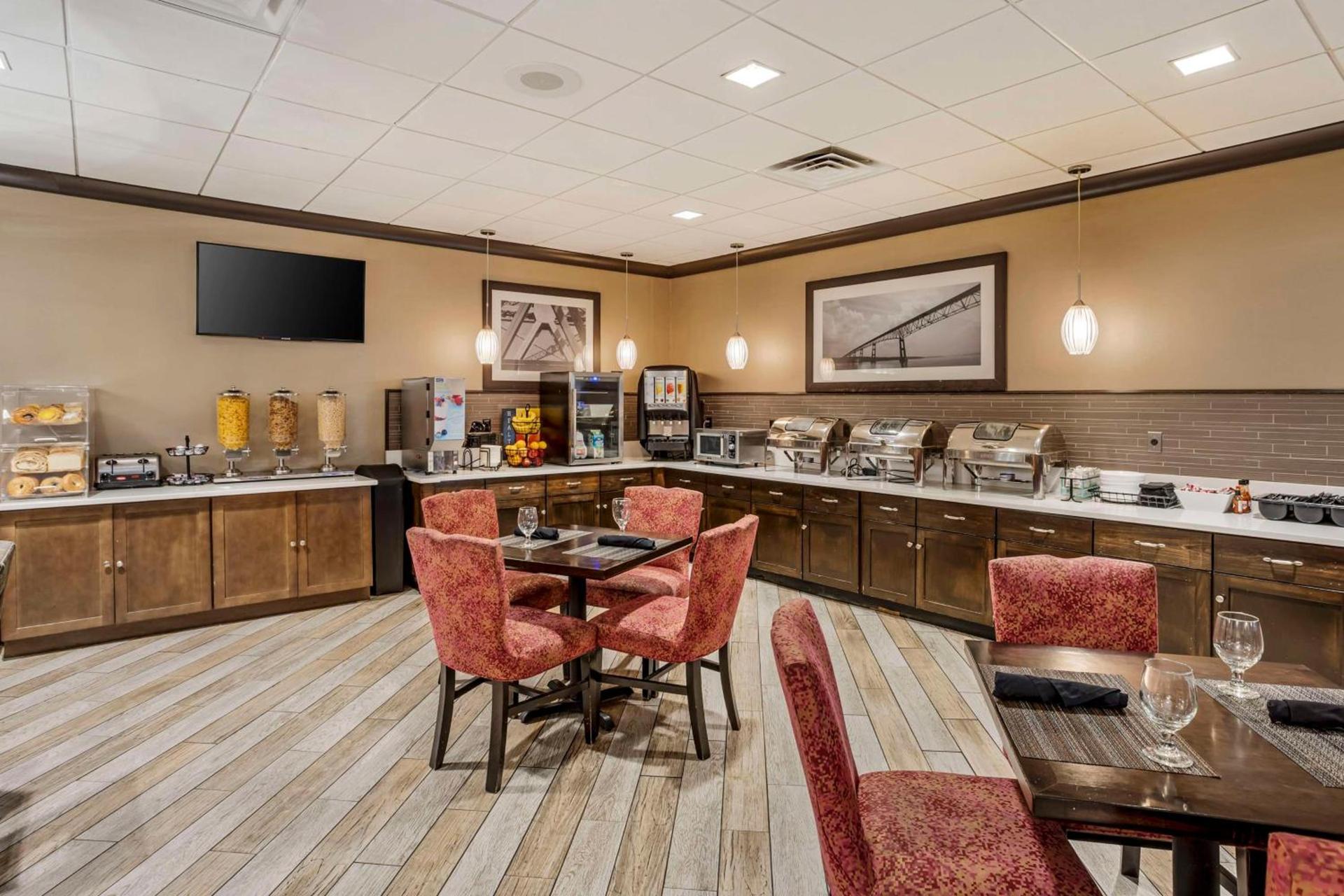 Best Western Plus Kingston Hotel and Conference Center photo 8