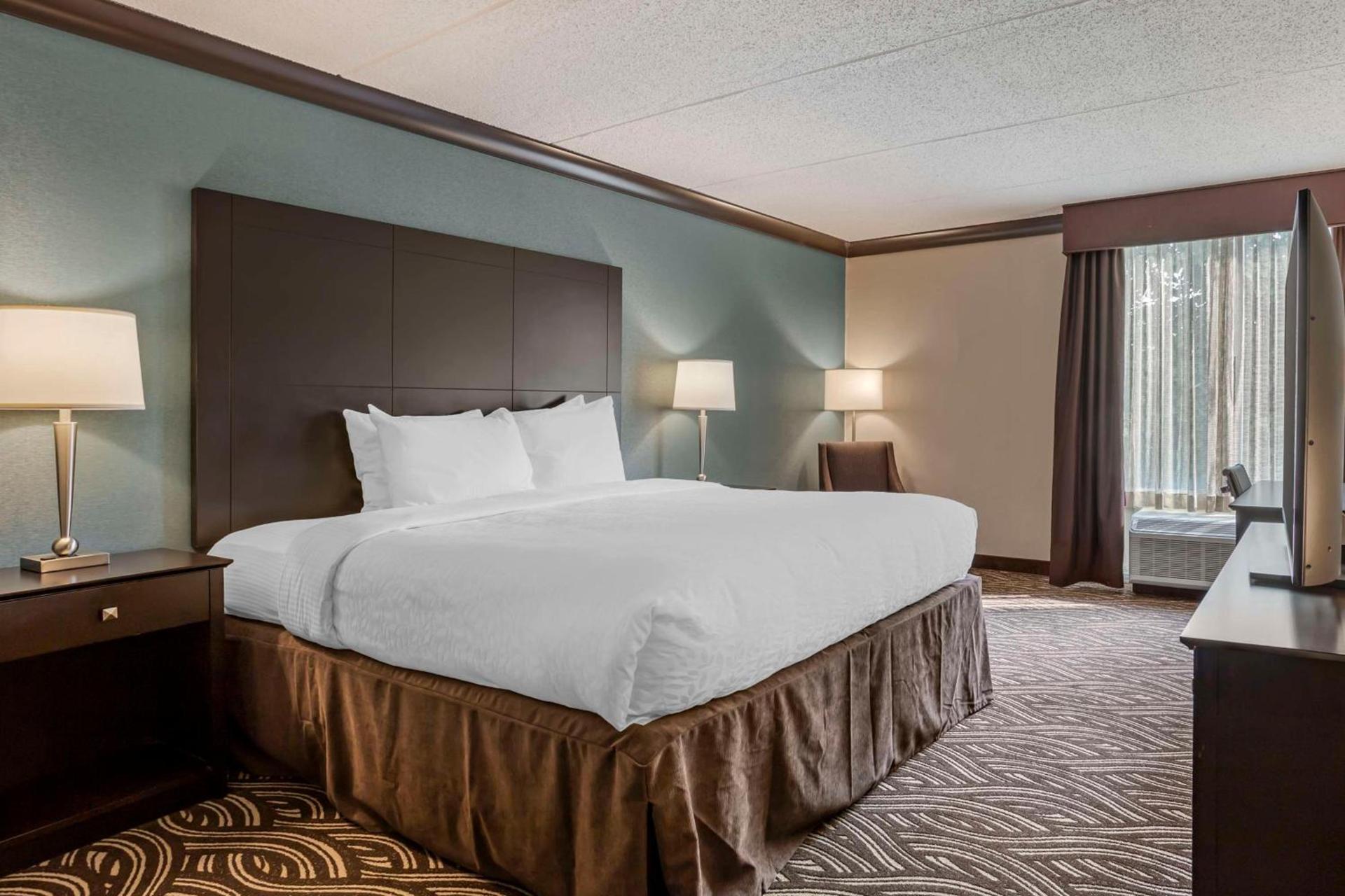 Best Western Plus Kingston Hotel and Conference Center photo 22