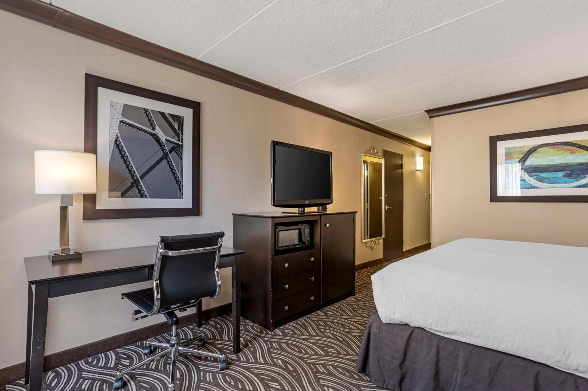 Best Western Plus Kingston Hotel and Conference Center photo 20