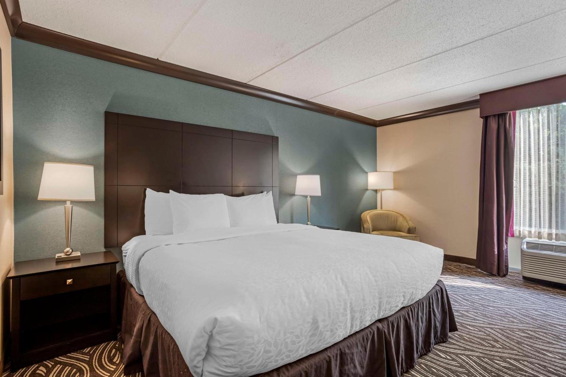 Best Western Plus Kingston Hotel and Conference Center photo 19