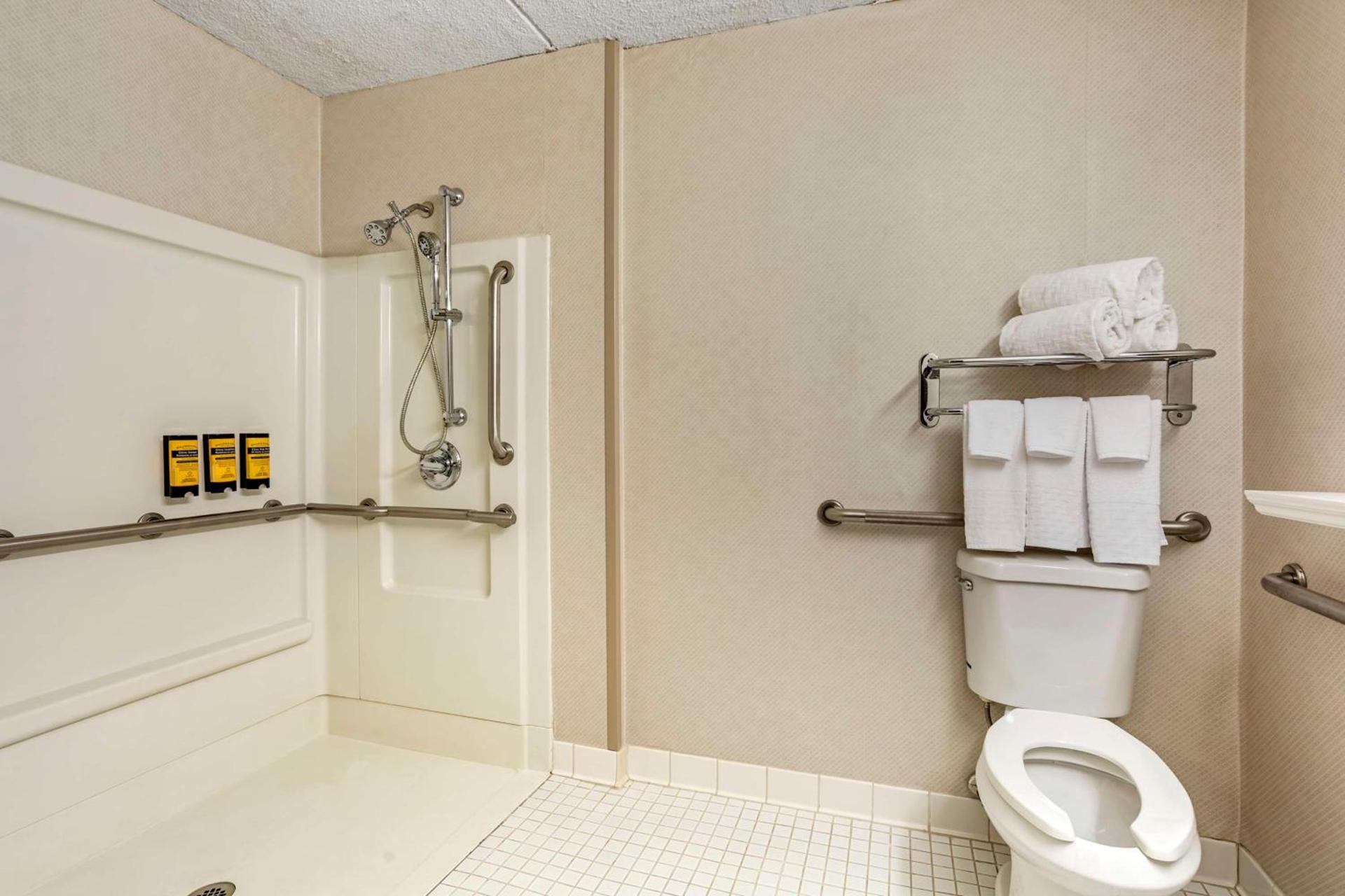 Best Western Plus Kingston Hotel and Conference Center photo 38