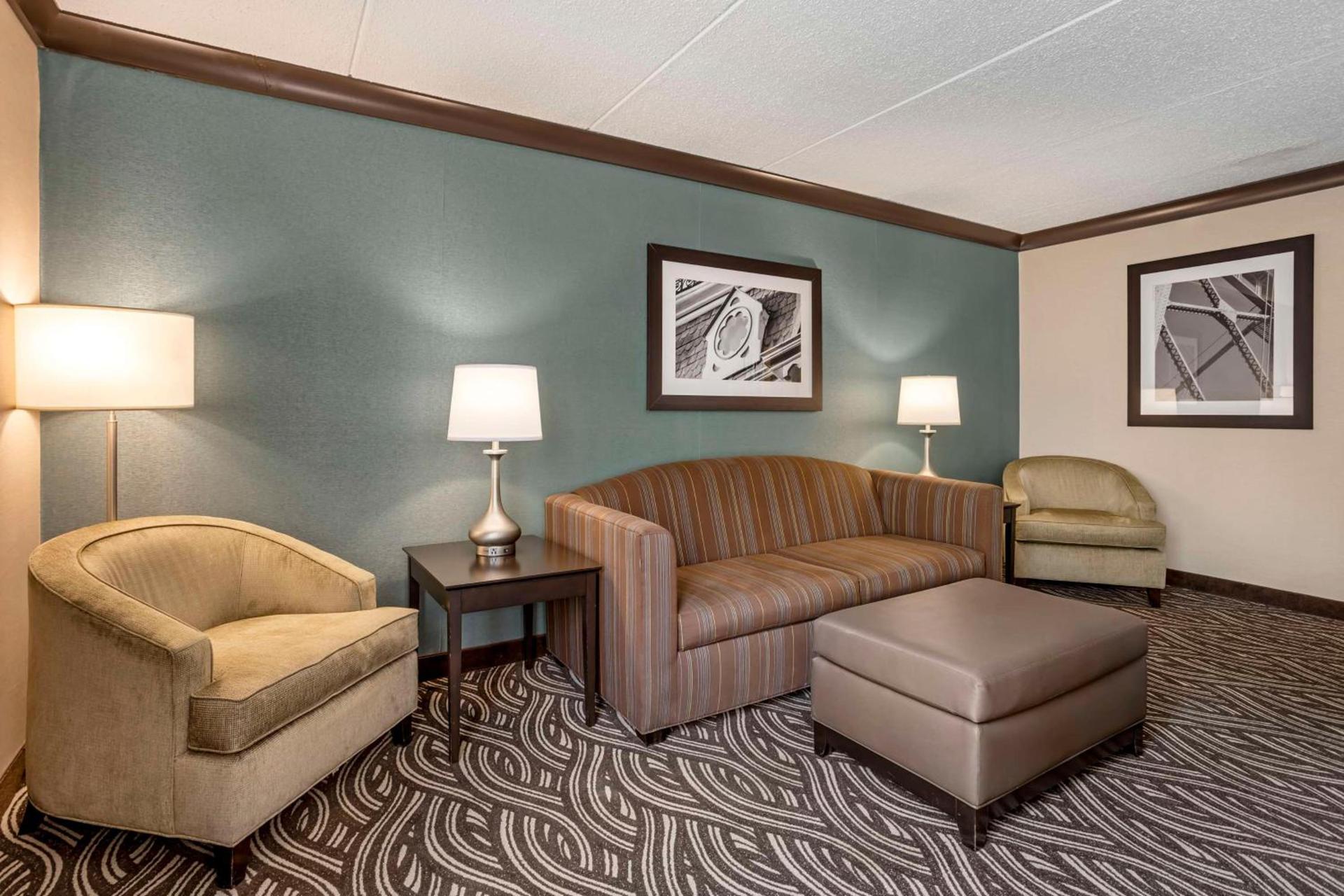 Best Western Plus Kingston Hotel and Conference Center photo 25