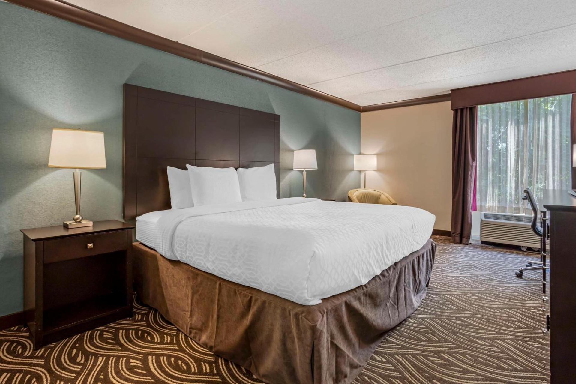 Best Western Plus Kingston Hotel and Conference Center photo 27
