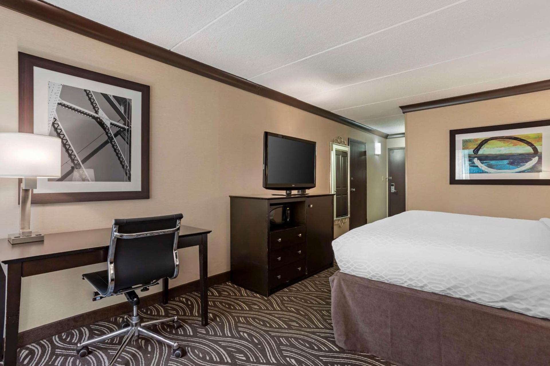 Best Western Plus Kingston Hotel and Conference Center photo 28
