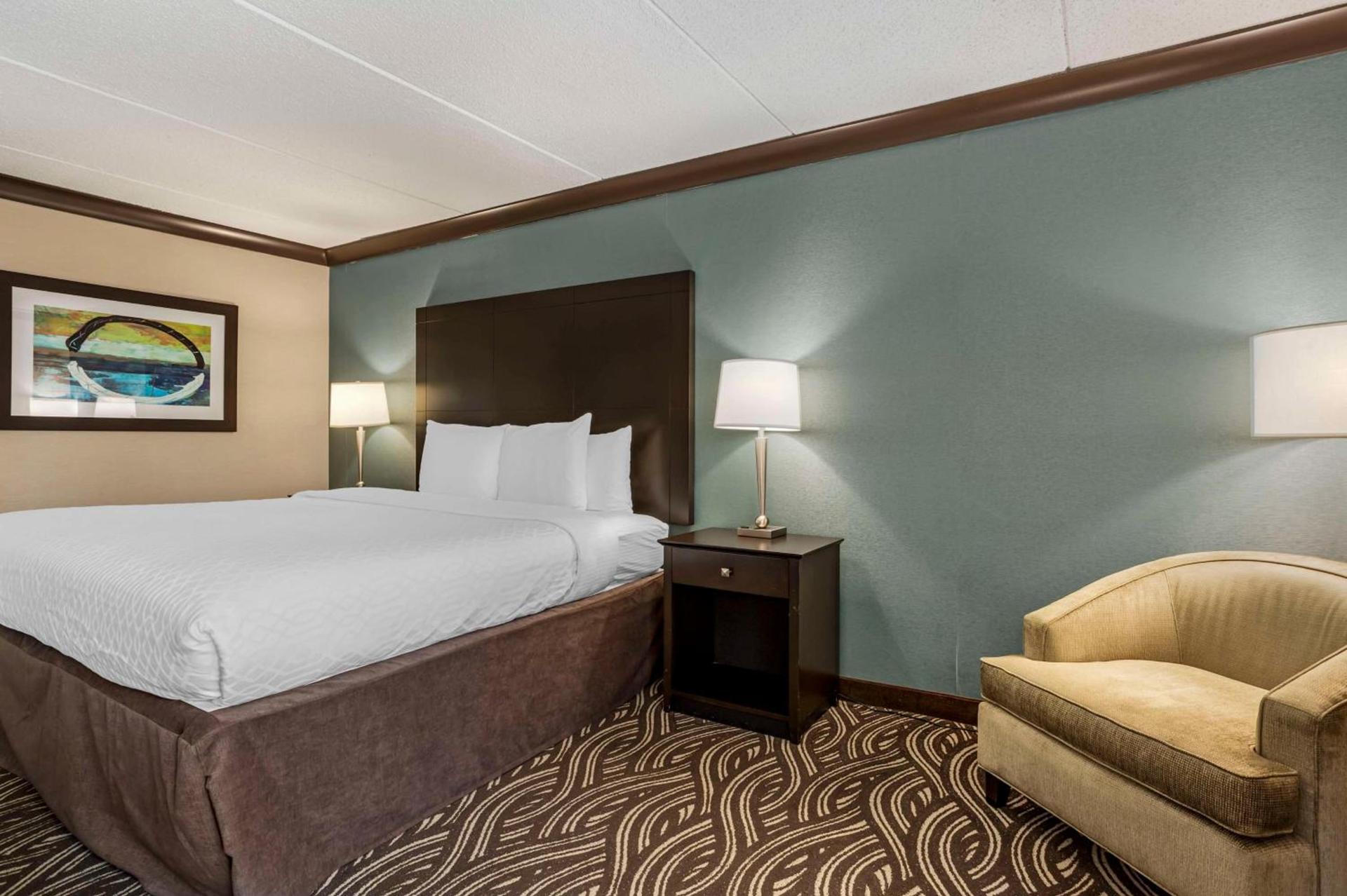 Best Western Plus Kingston Hotel and Conference Center photo 29
