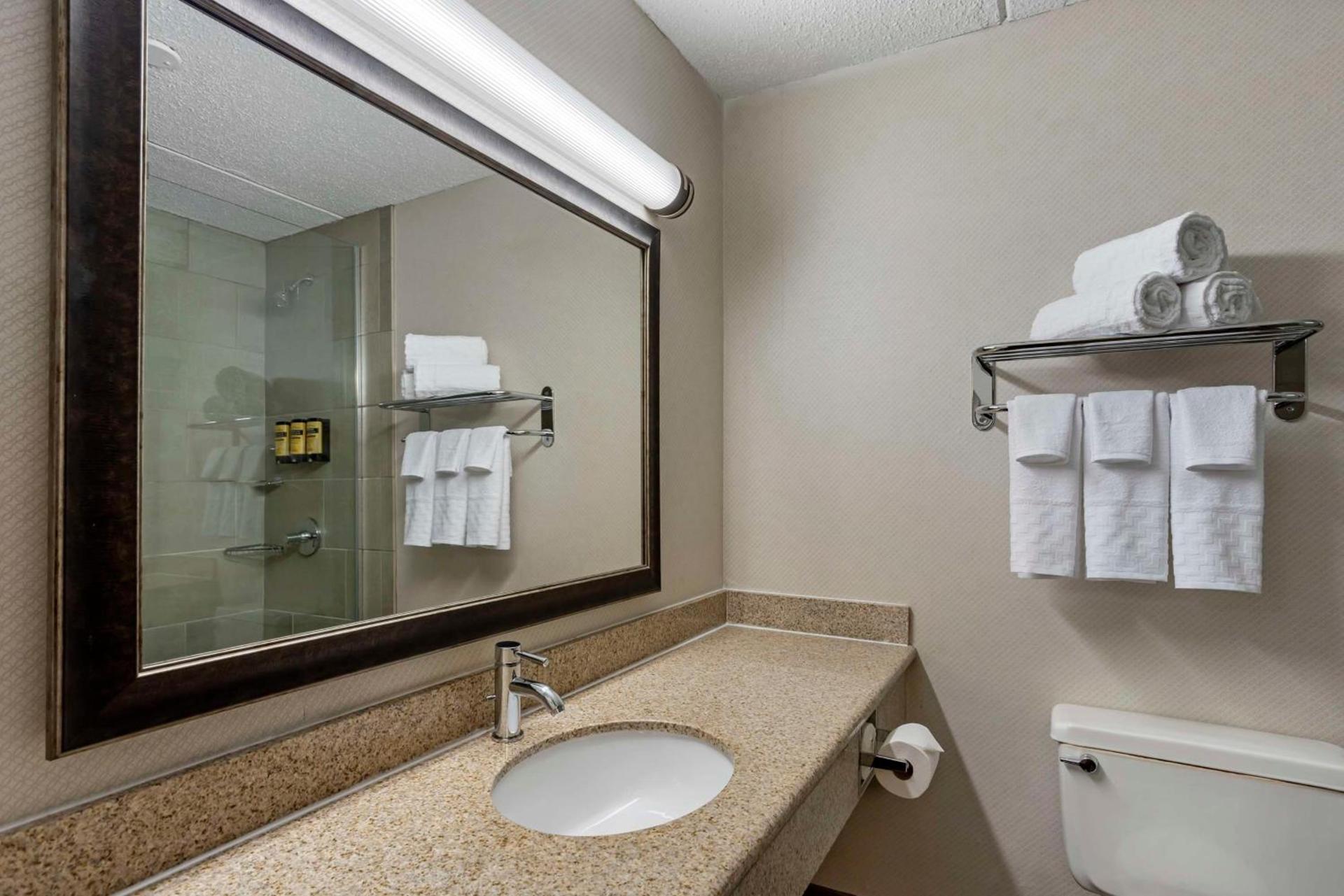 Best Western Plus Kingston Hotel and Conference Center photo 35