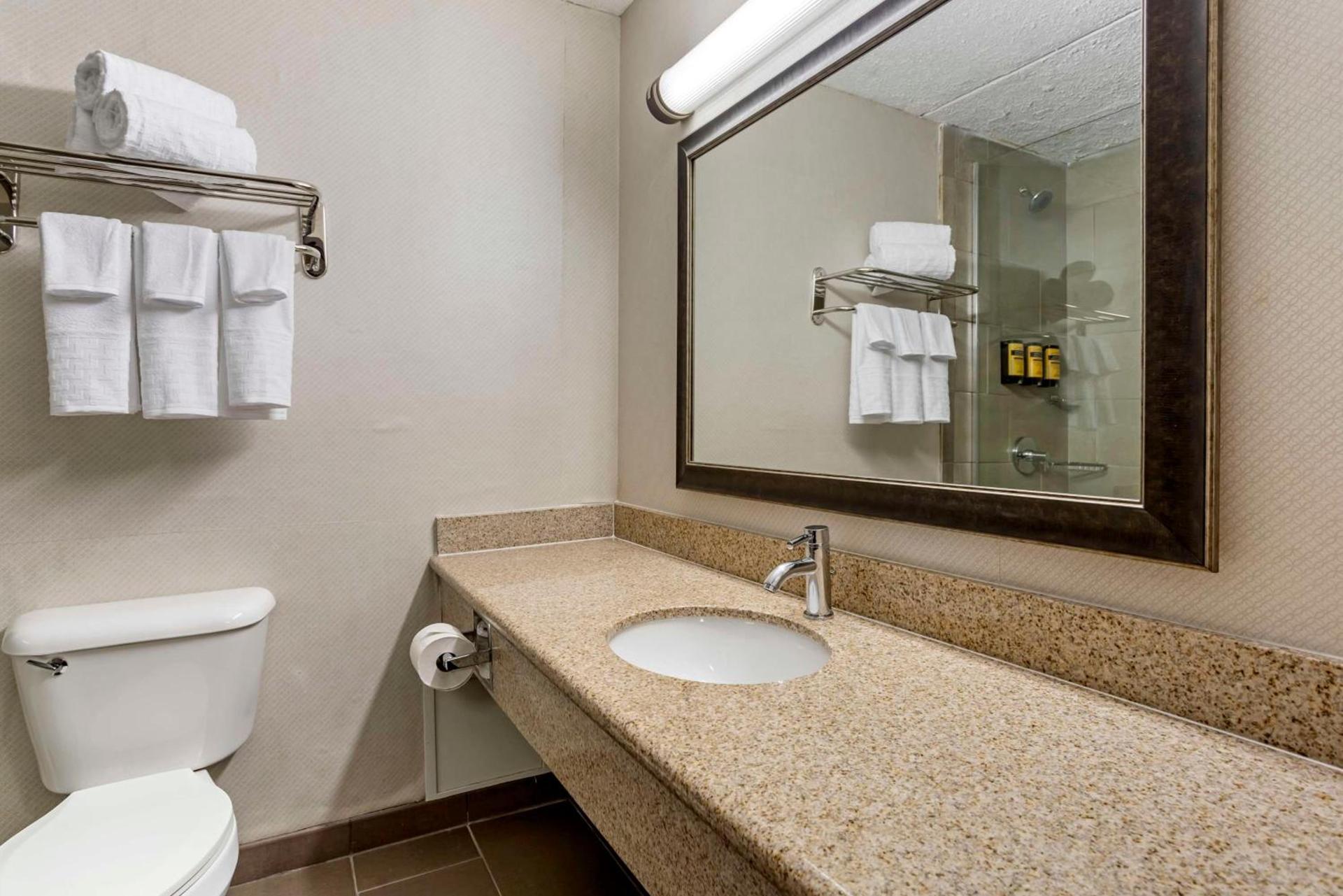 Best Western Plus Kingston Hotel and Conference Center photo 30