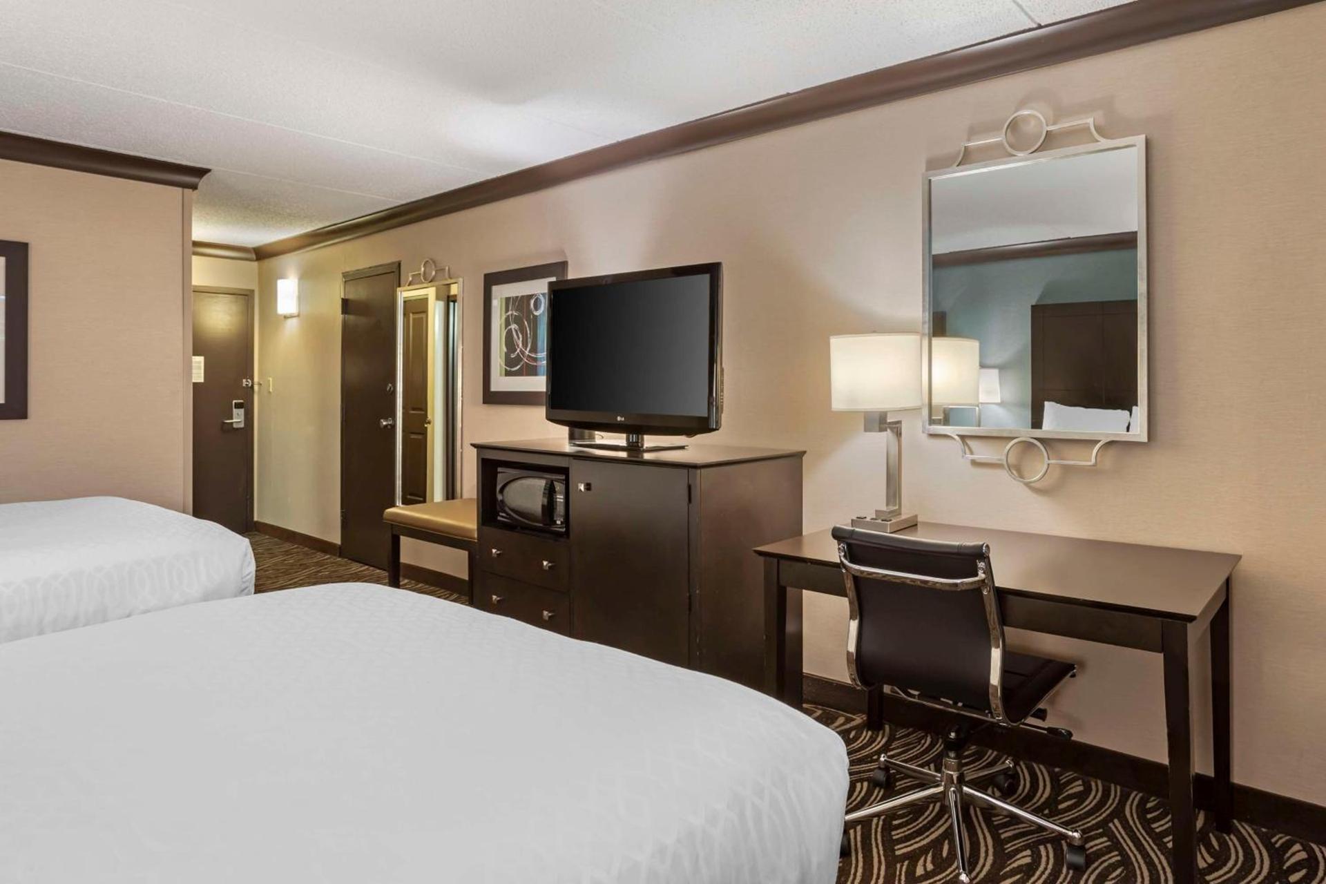 Best Western Plus Kingston Hotel and Conference Center photo 34