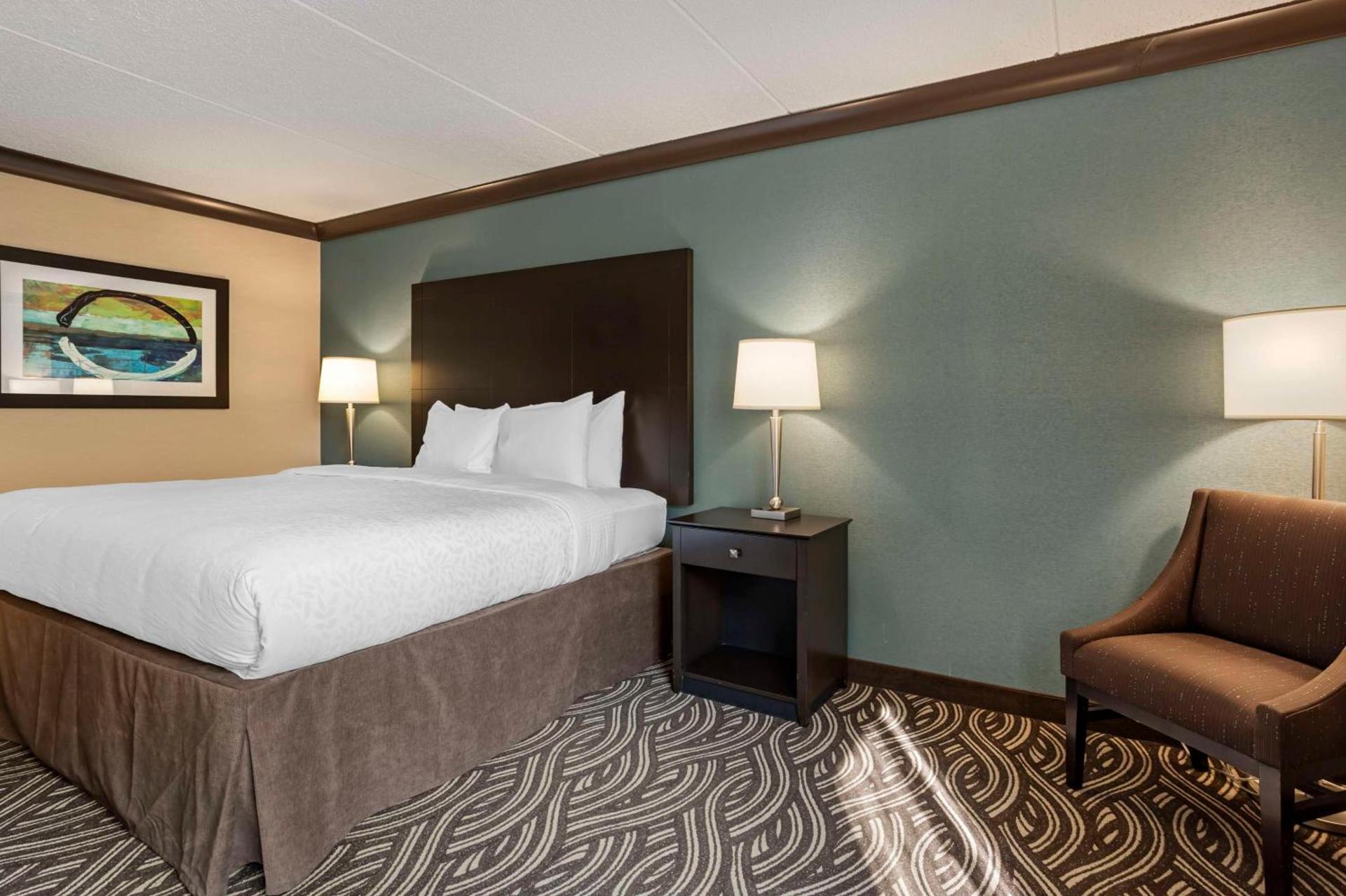 Best Western Plus Kingston Hotel and Conference Center photo 24