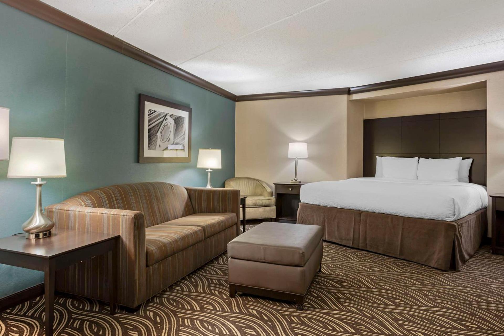 Best Western Plus Kingston Hotel and Conference Center photo 37