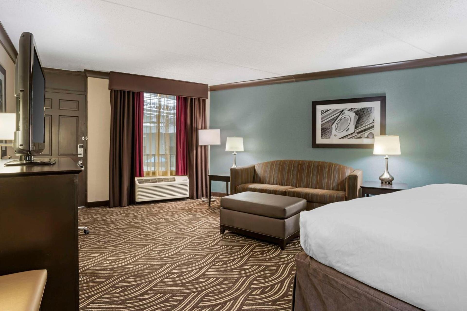 Best Western Plus Kingston Hotel and Conference Center photo 36