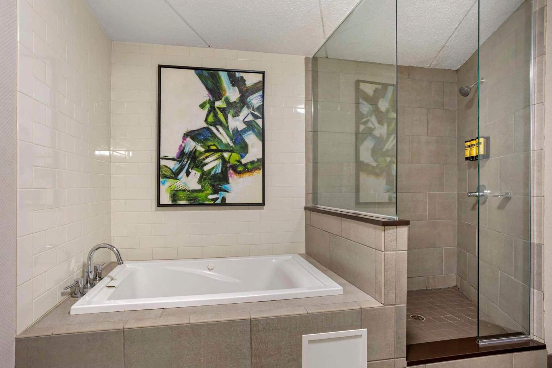 Best Western Plus Kingston Hotel and Conference Center photo 40