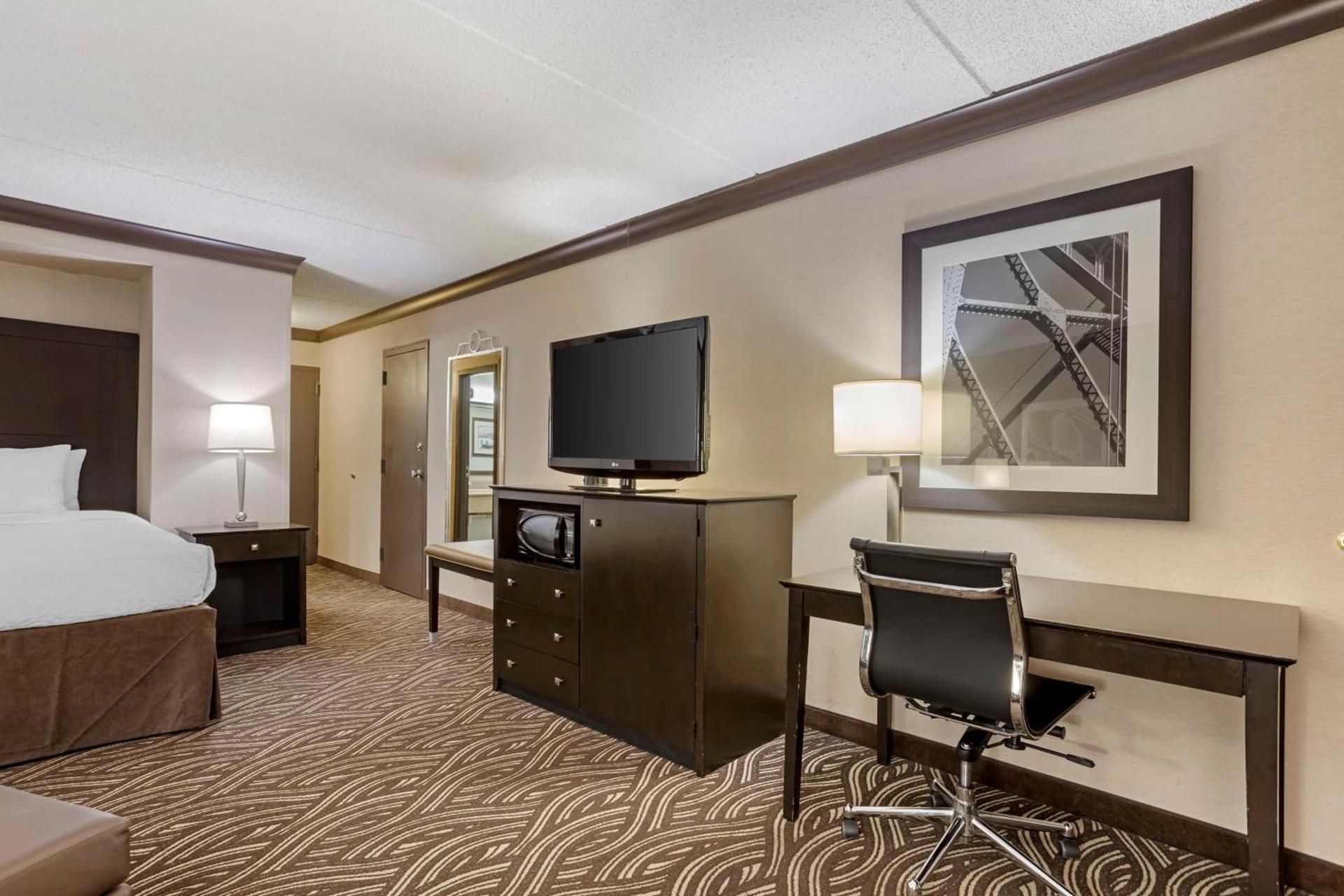 Best Western Plus Kingston Hotel and Conference Center photo 39