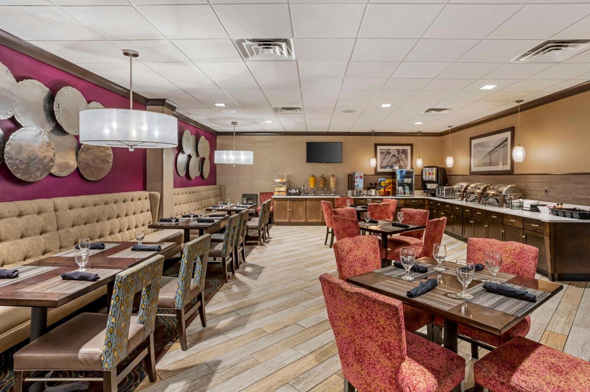Best Western Plus Kingston Hotel and Conference Center photo 53