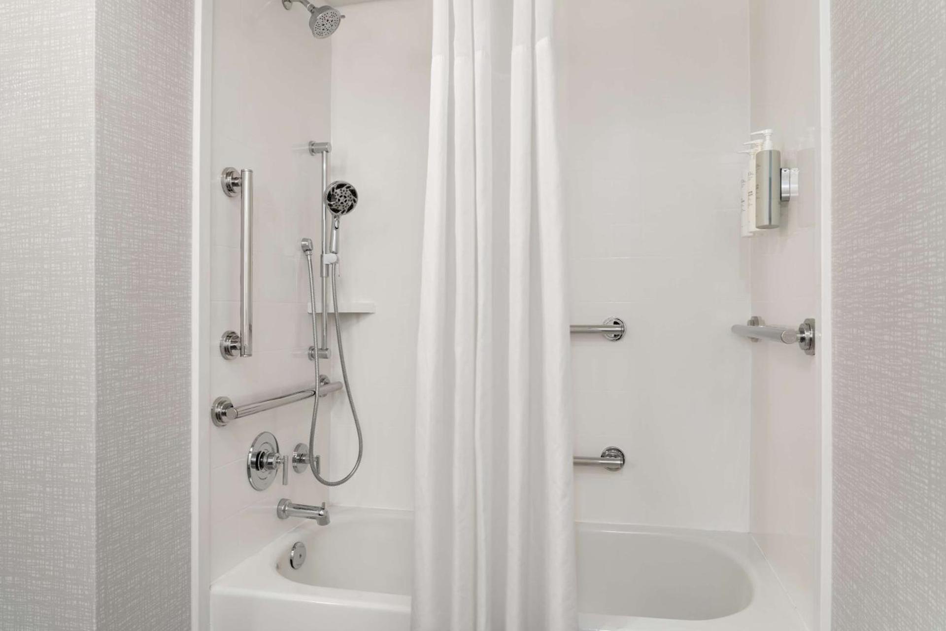 Hampton Inn Spring Lake Fayetteville photo 53