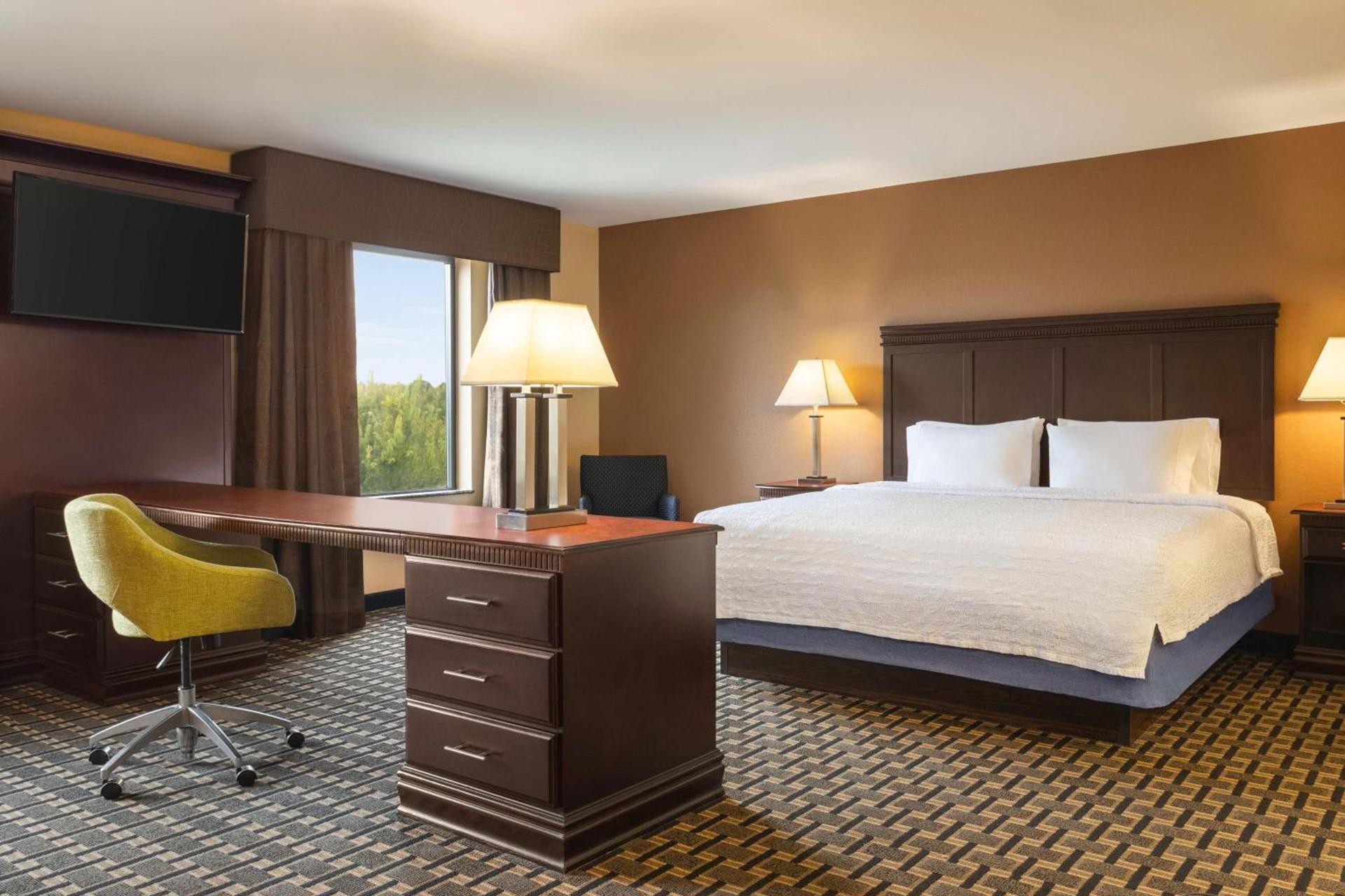 Hampton Inn & Suites Pine Bluff photo 25