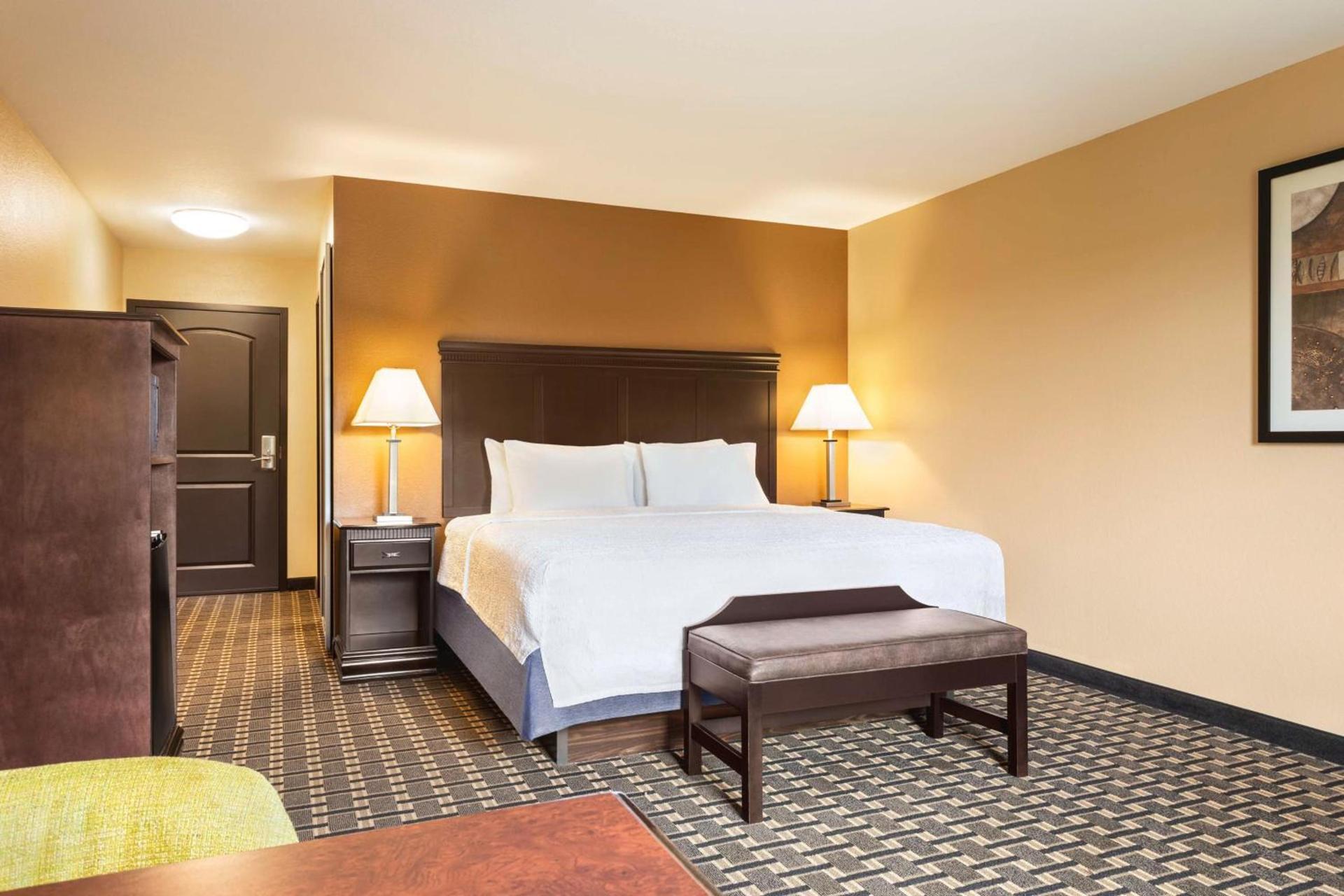 Hampton Inn & Suites Pine Bluff photo 27