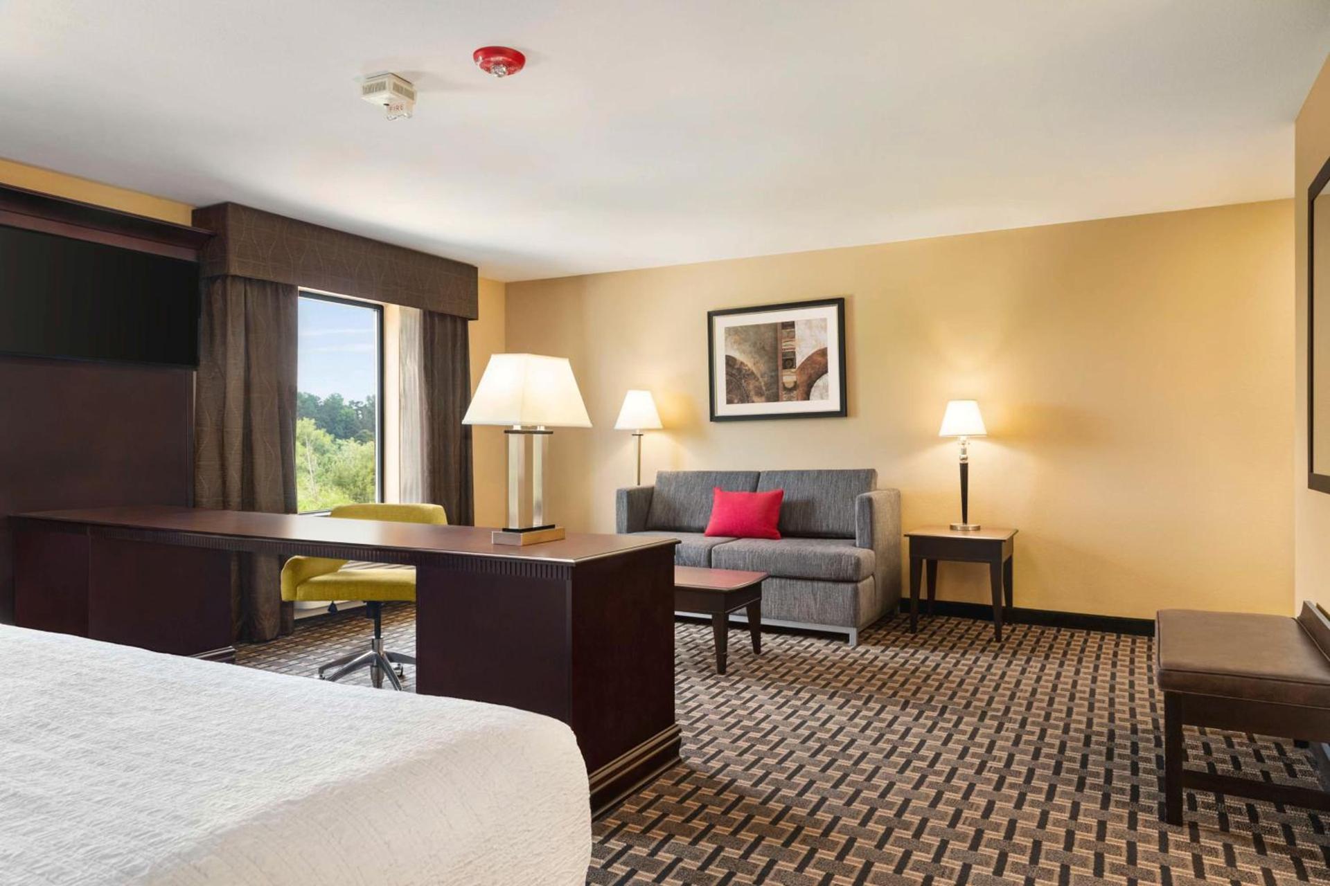 Hampton Inn & Suites Pine Bluff photo 30