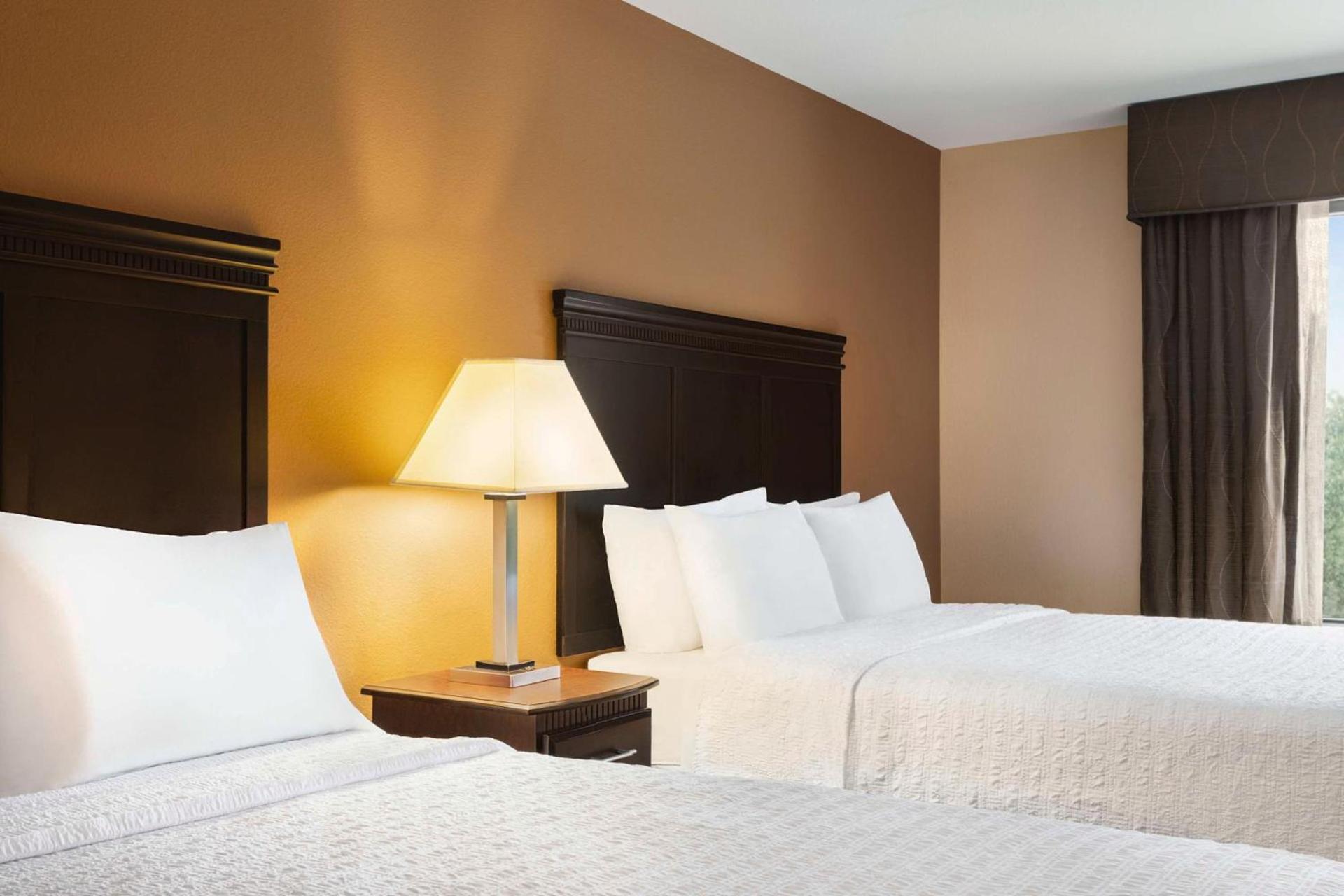 Hampton Inn & Suites Pine Bluff photo 35