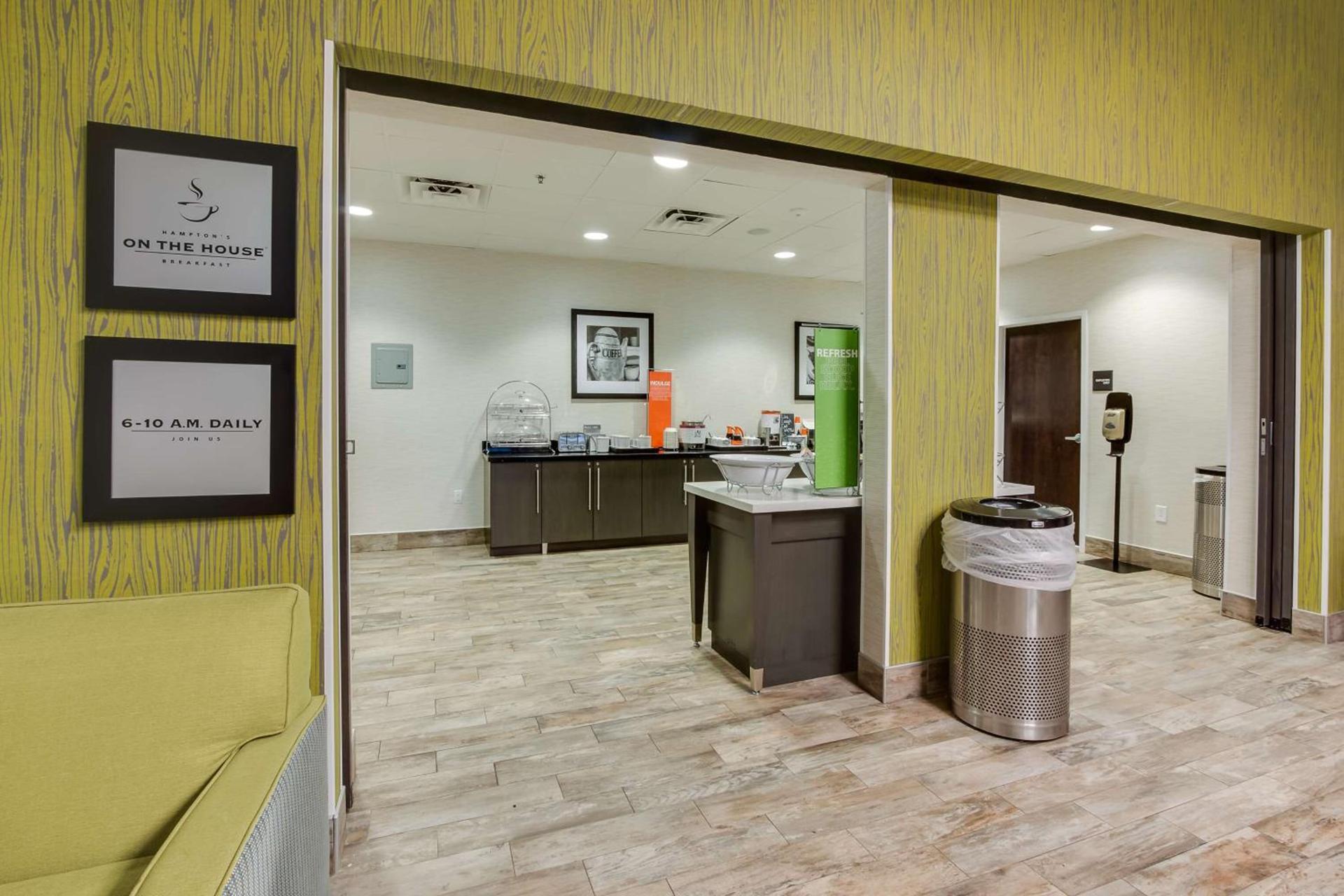 Hampton Inn White House photo 17