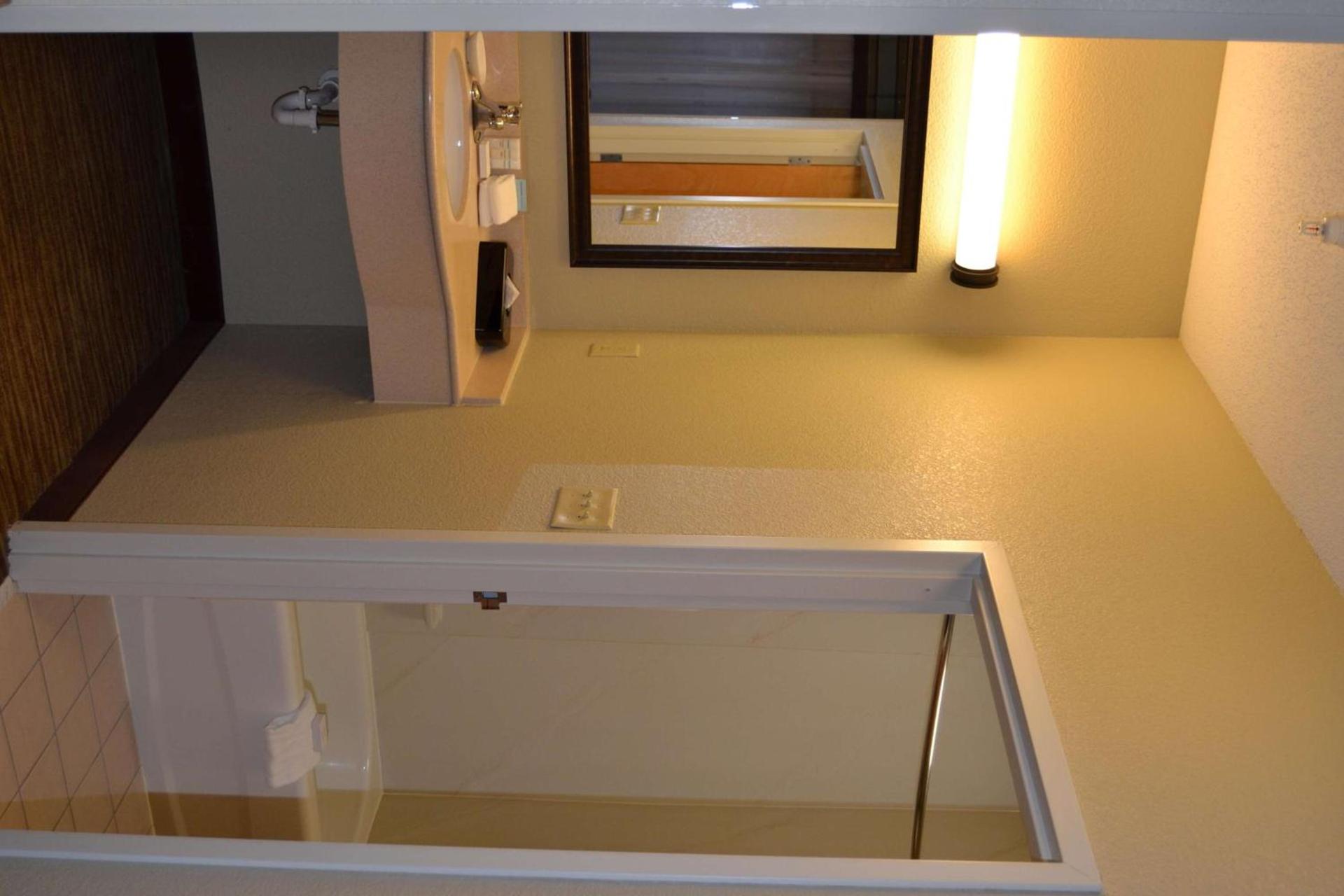 Hampton Inn & Suites Kalamazoo-Oshtemo photo 30