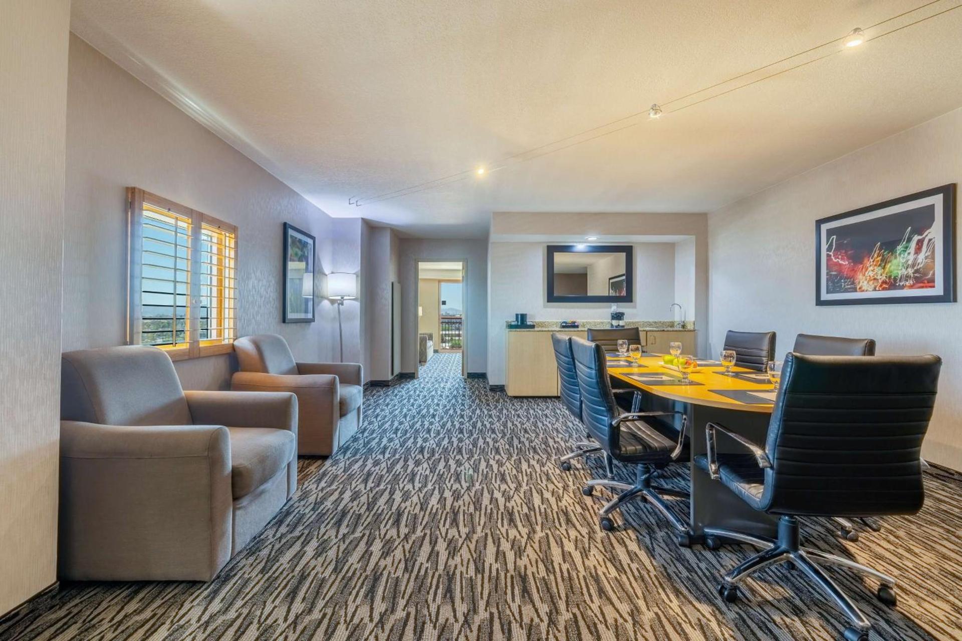 Embassy Suites by Hilton Convention Center Las Vegas photo 46