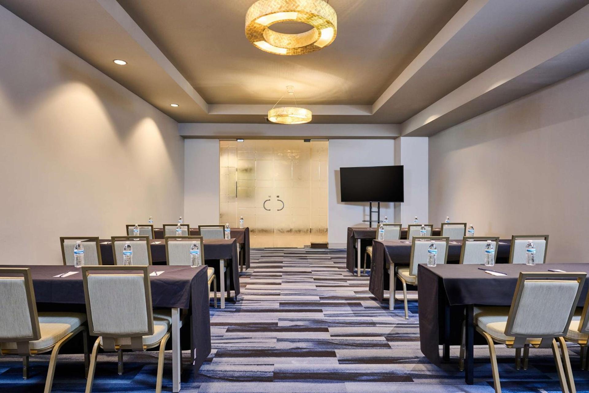 DoubleTree by Hilton Irvine Spectrum photo 15