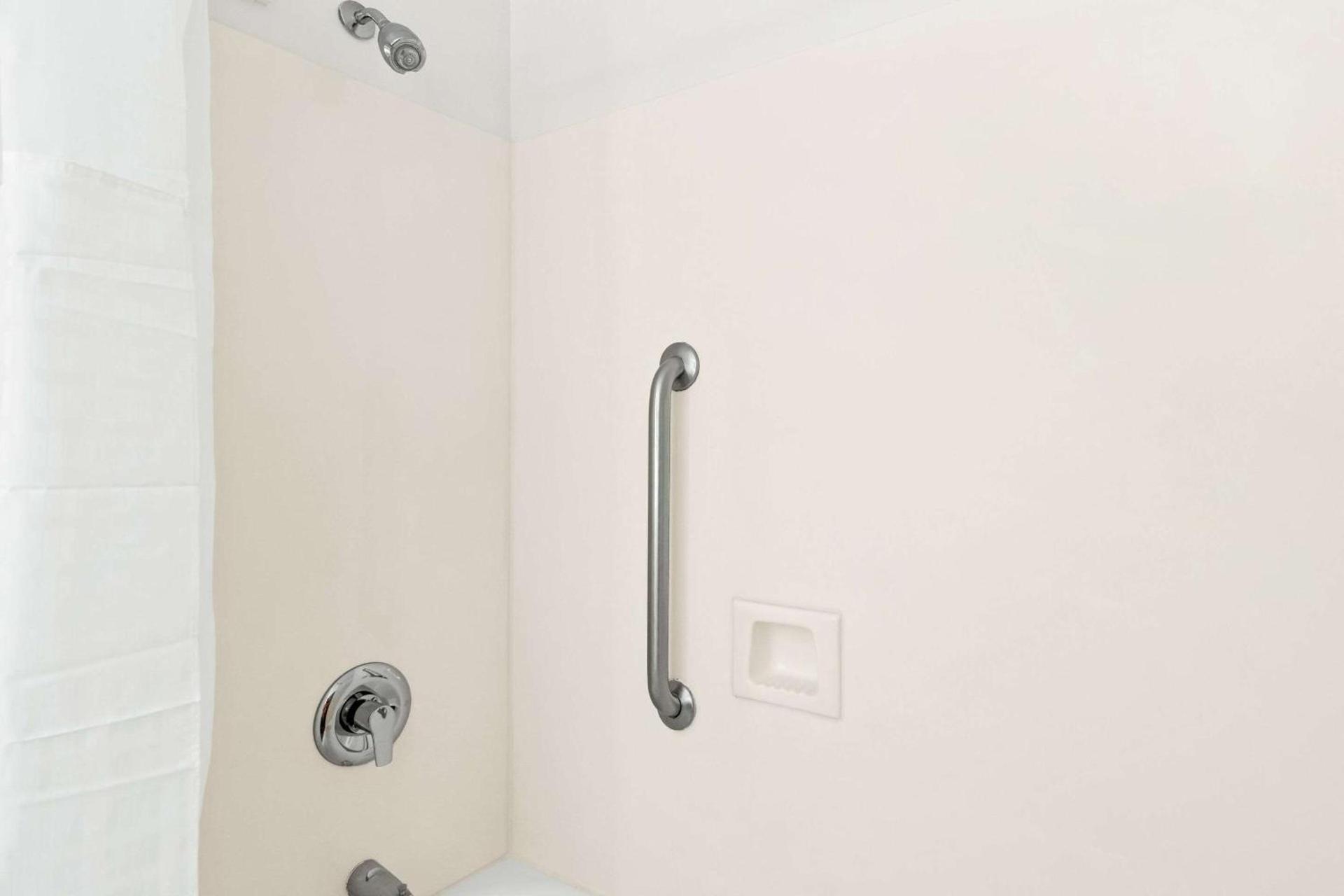 Comfort Inn Schereville photo 9