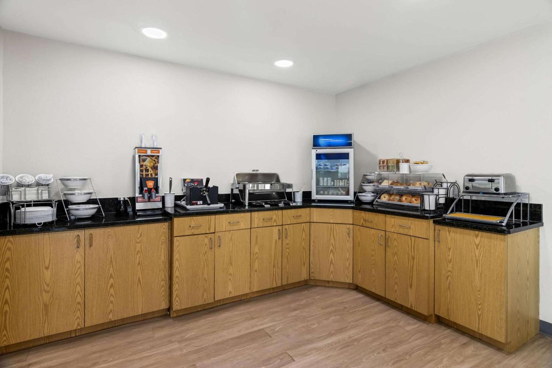 Comfort Inn Schereville photo 35
