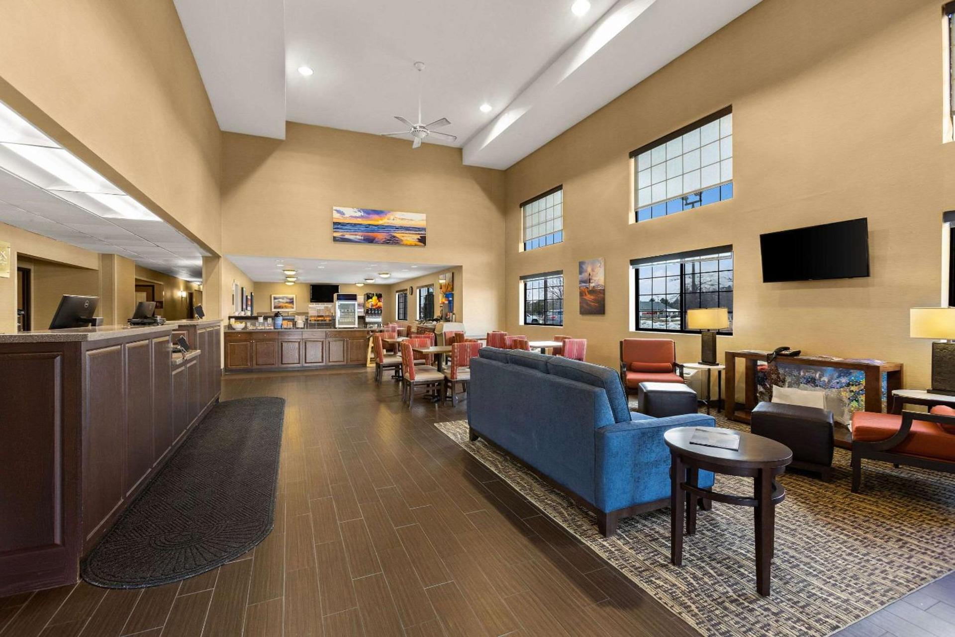 Comfort Inn & Suites Ludington near US-10 photo 6