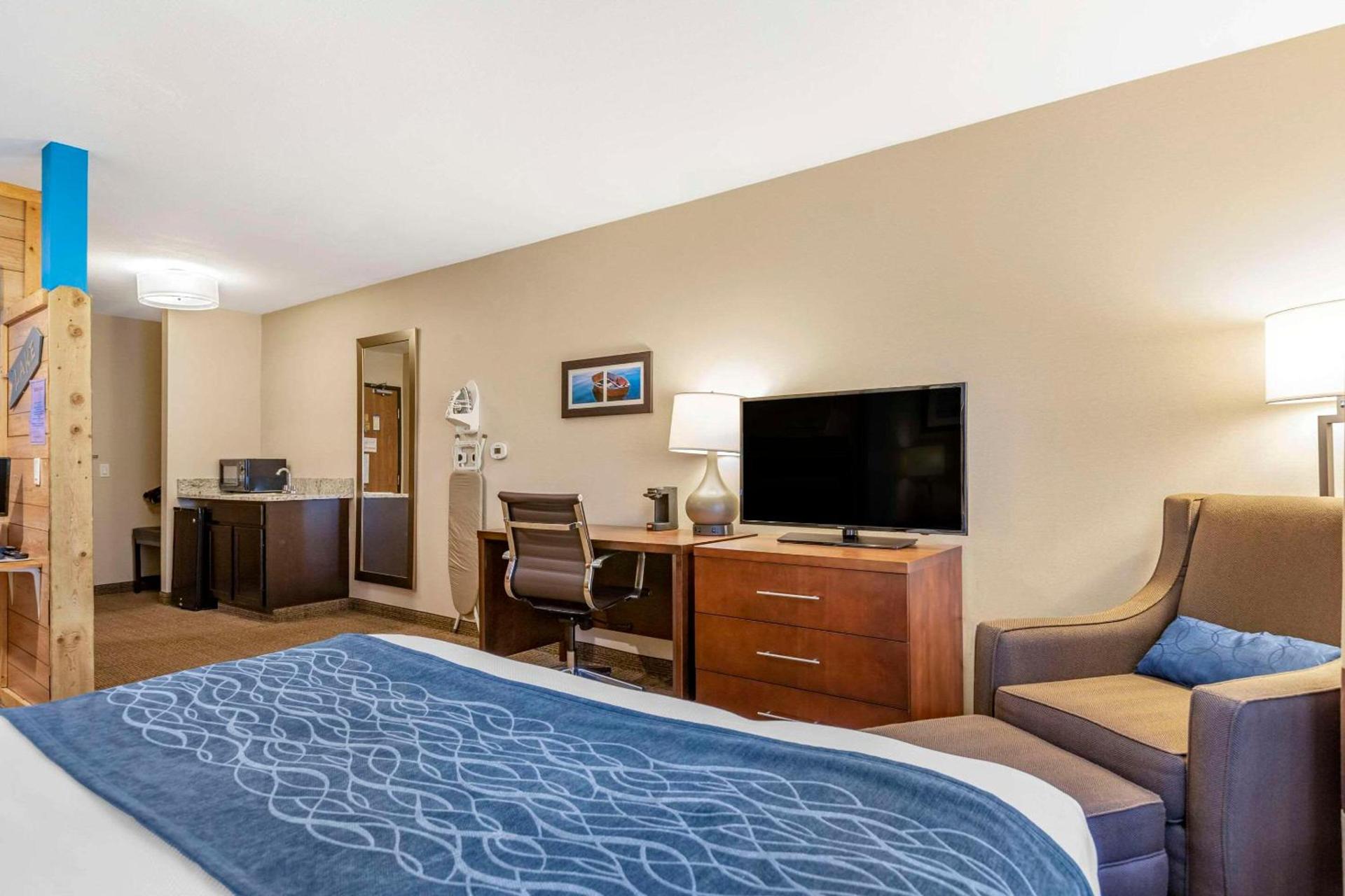 Comfort Inn & Suites Ludington near US-10 photo 13
