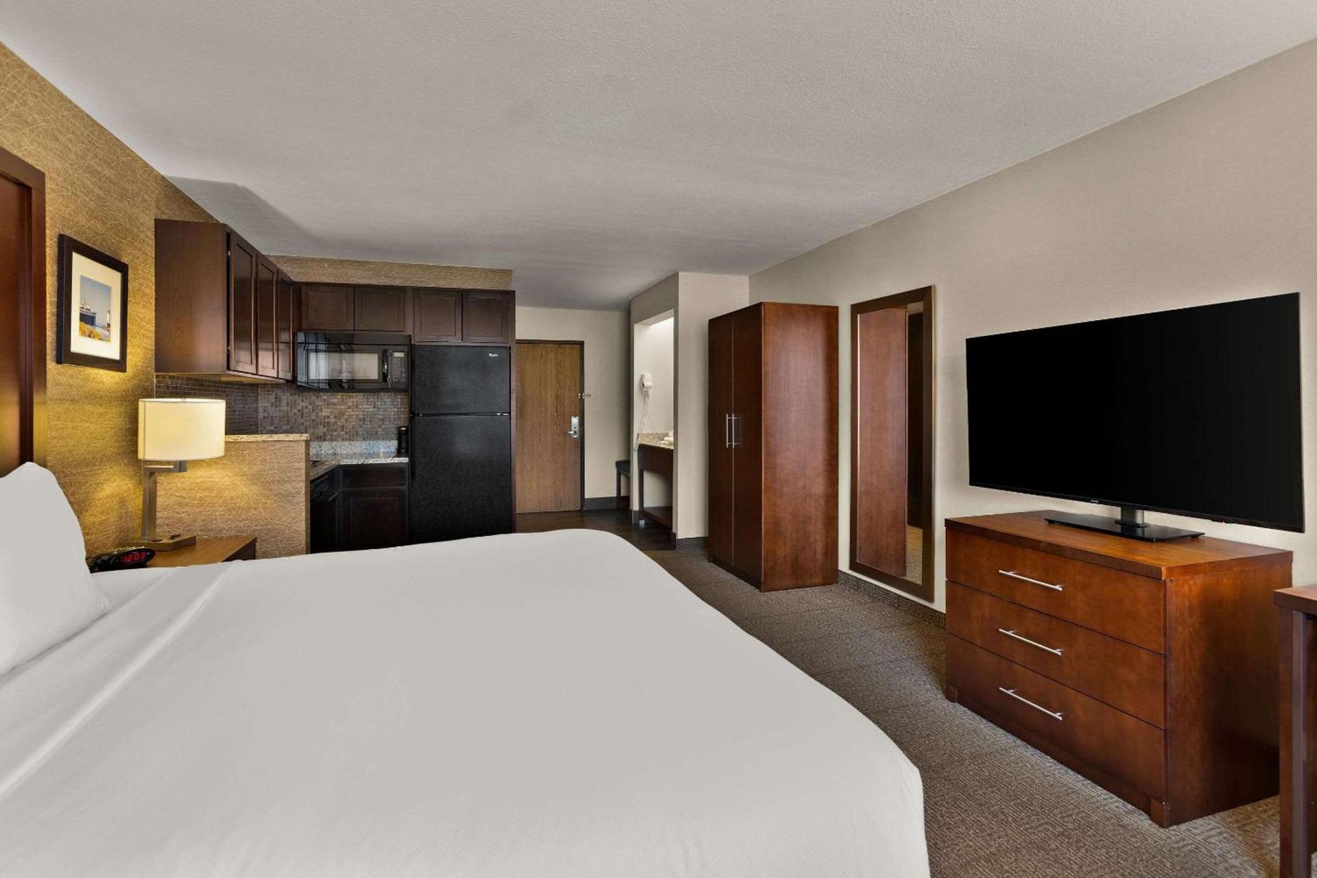 Comfort Inn & Suites Ludington near US-10 photo 20