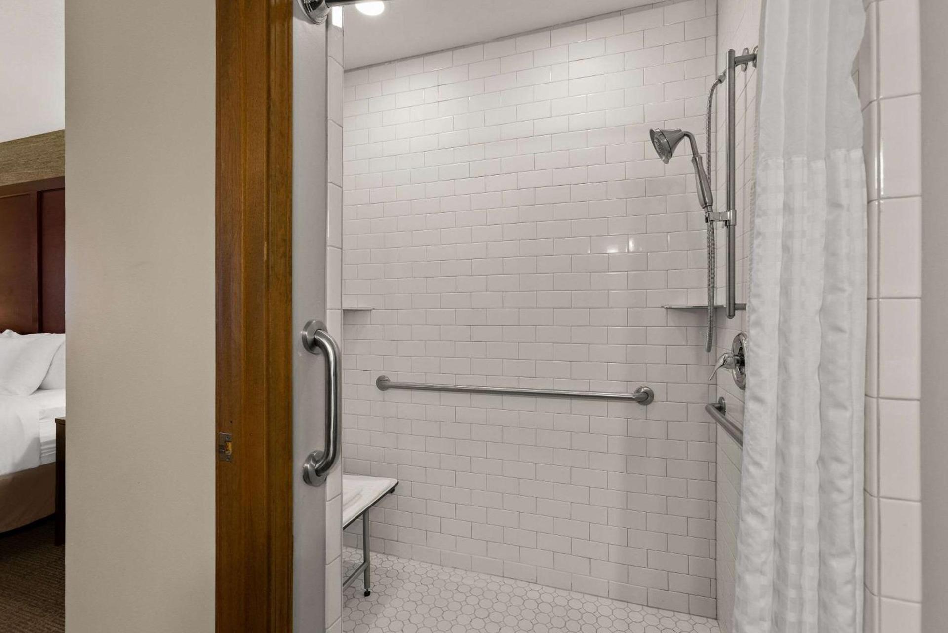 Comfort Inn & Suites Ludington near US-10 photo 27