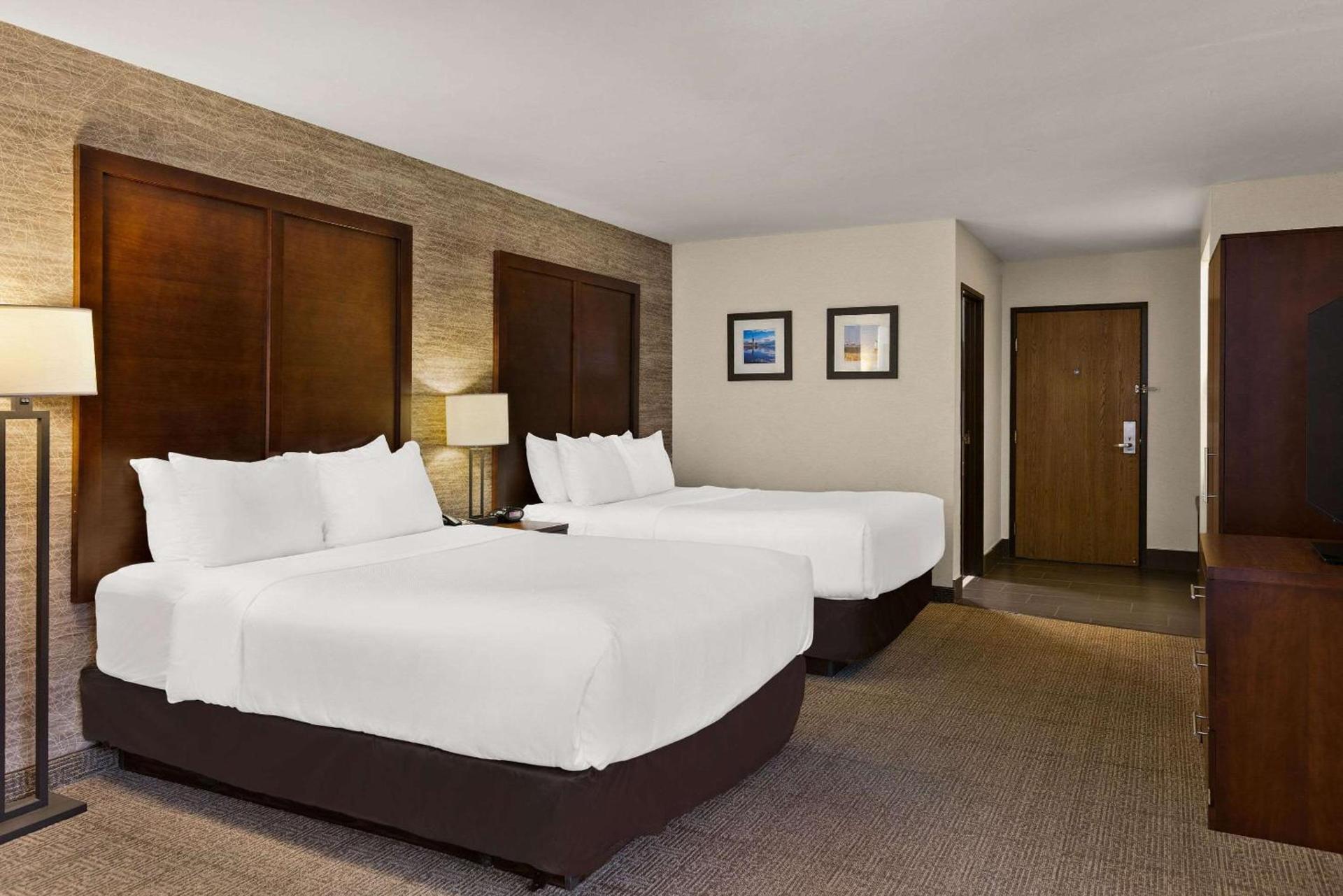 Comfort Inn & Suites Ludington near US-10 photo 36
