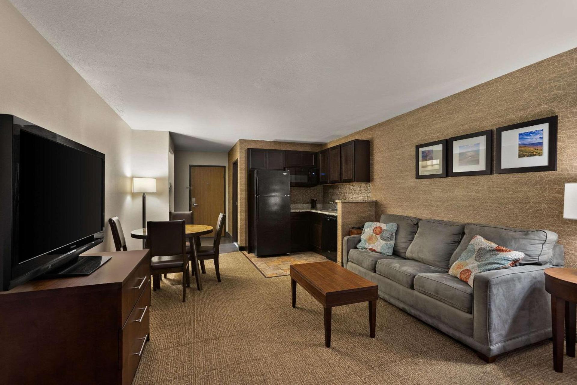 Comfort Inn & Suites Ludington near US-10 photo 37