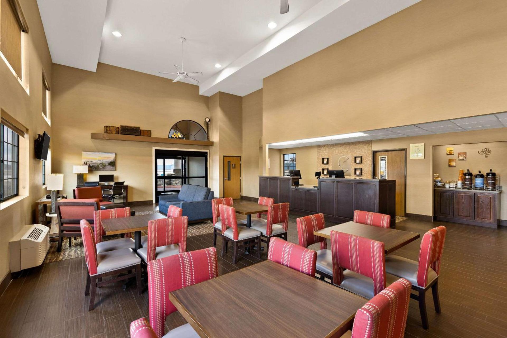Comfort Inn & Suites Ludington near US-10 photo 44