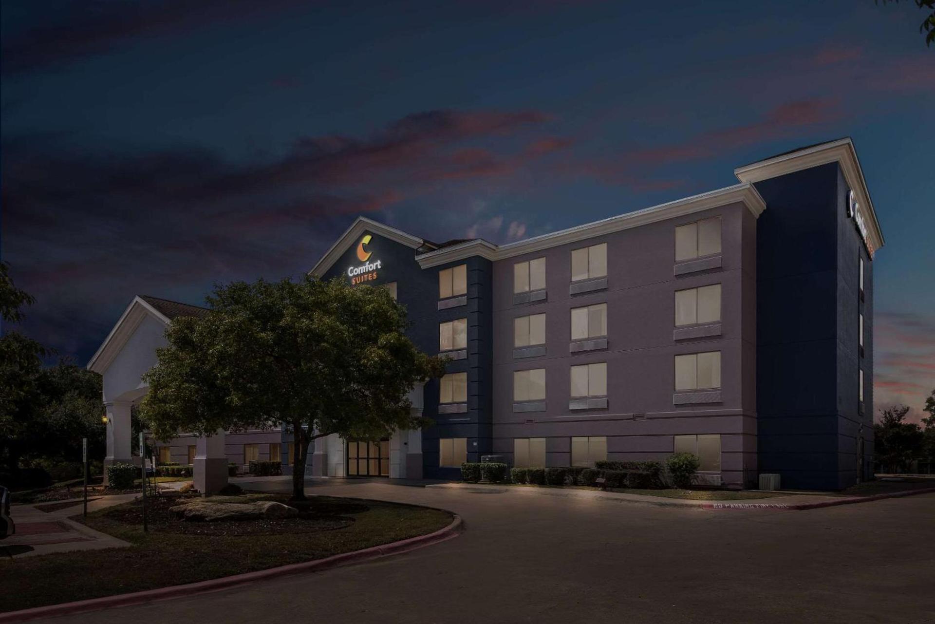 Comfort Suites Austin Airport photo 3