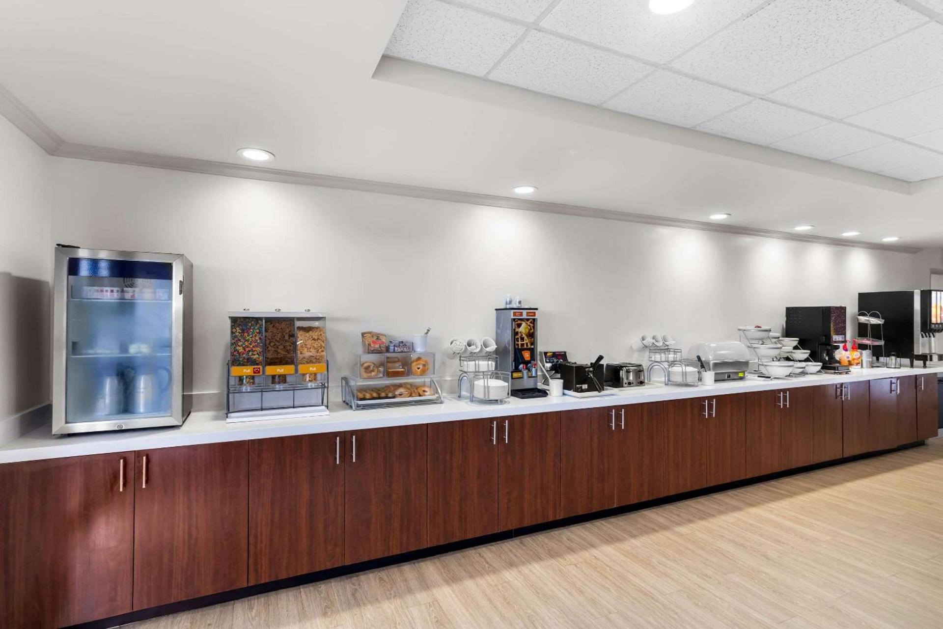 Comfort Suites Austin Airport photo 38