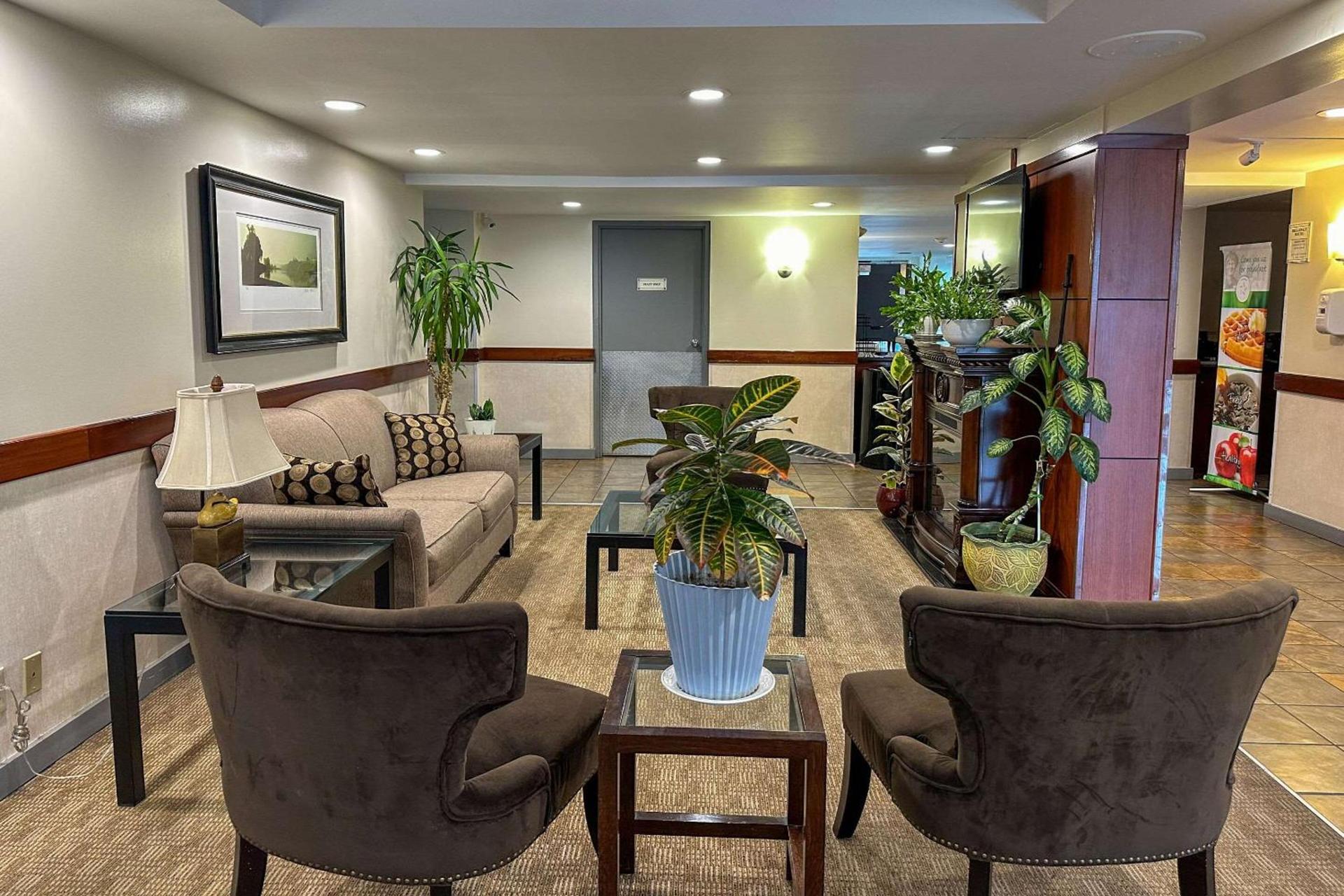 Quality Inn & Suites Everett photo 4