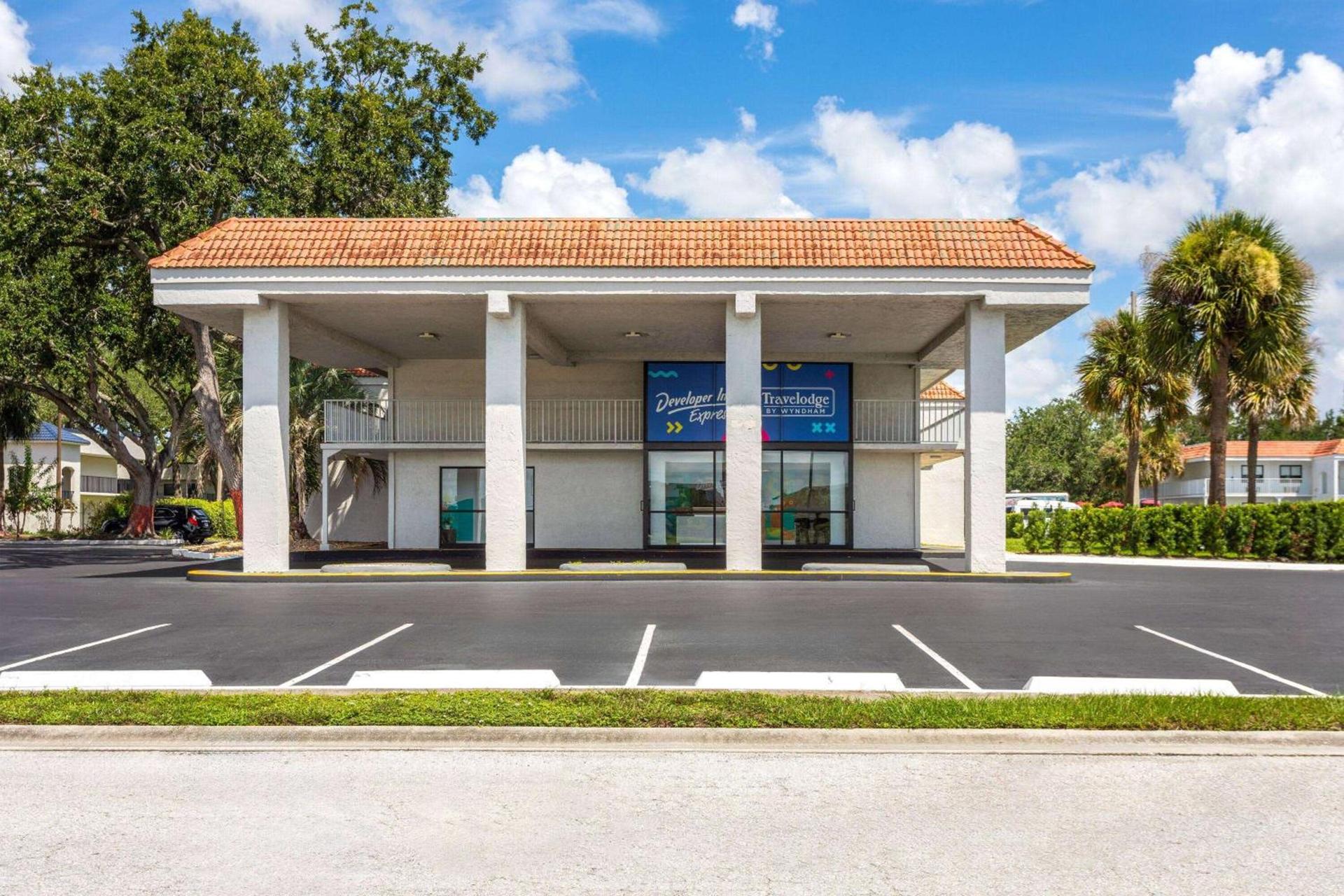 Travelodge by Wyndham Orlando Lake Buena Vista South — hotel in Kissimmee