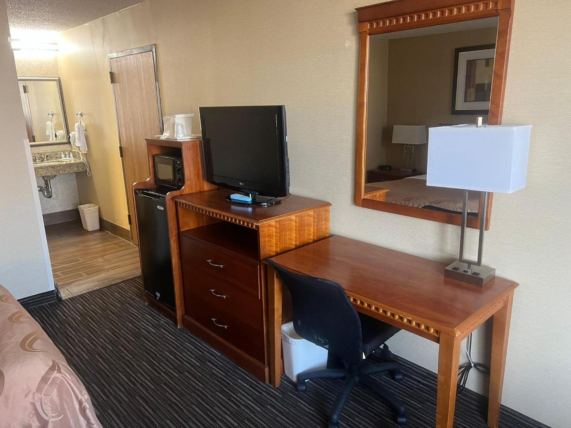 Quality Inn Columbus, MS photo 23