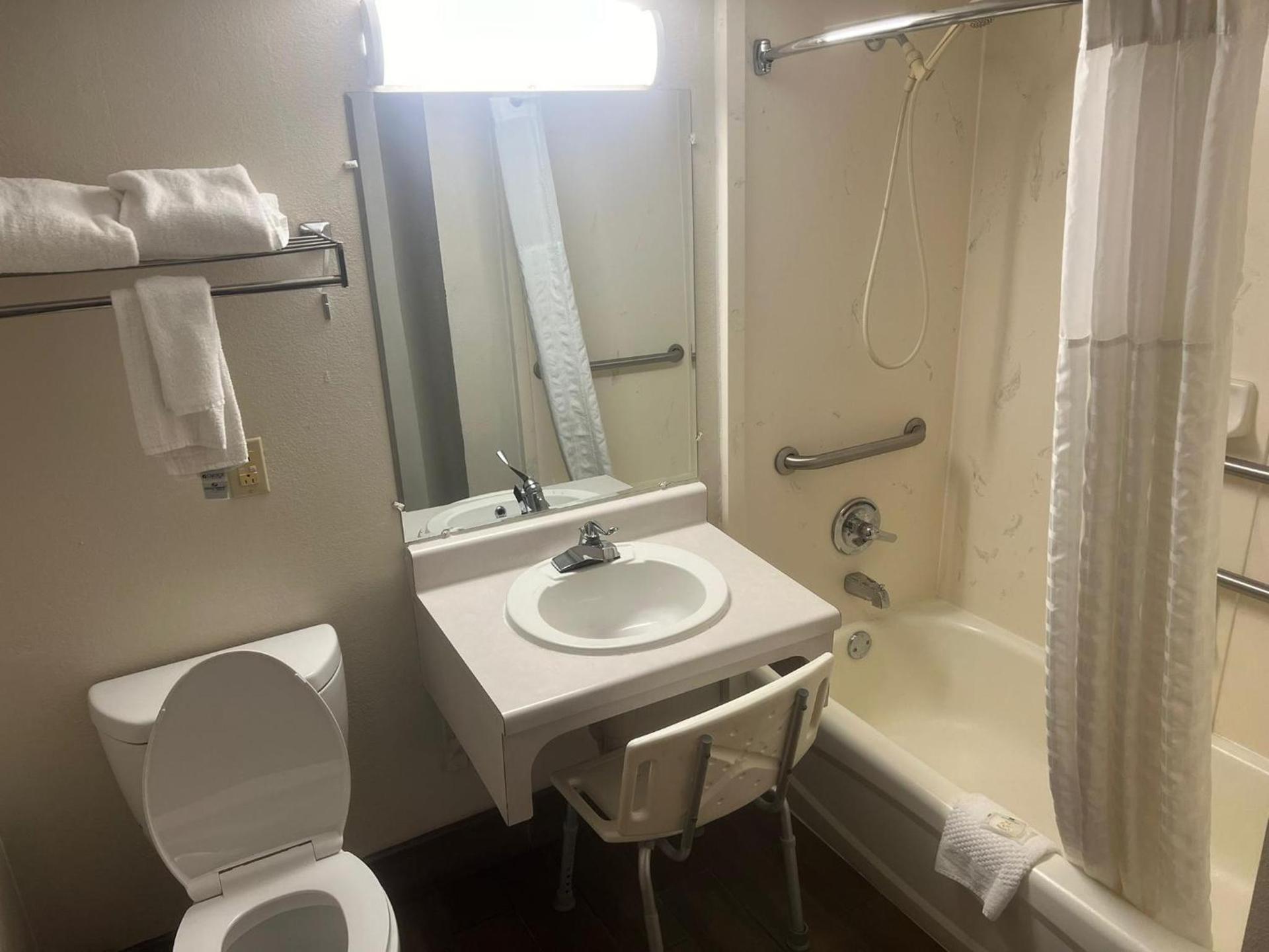 Quality Inn Columbus, MS photo 24
