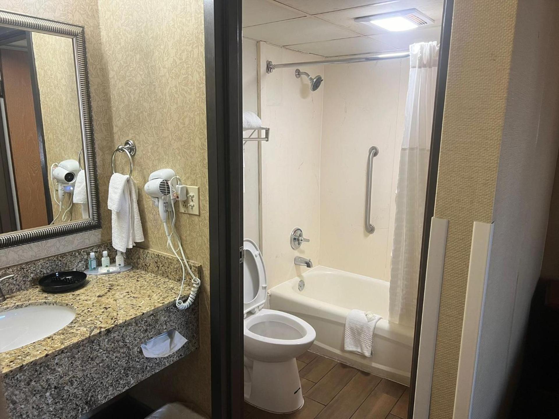 Quality Inn Columbus, MS photo 28