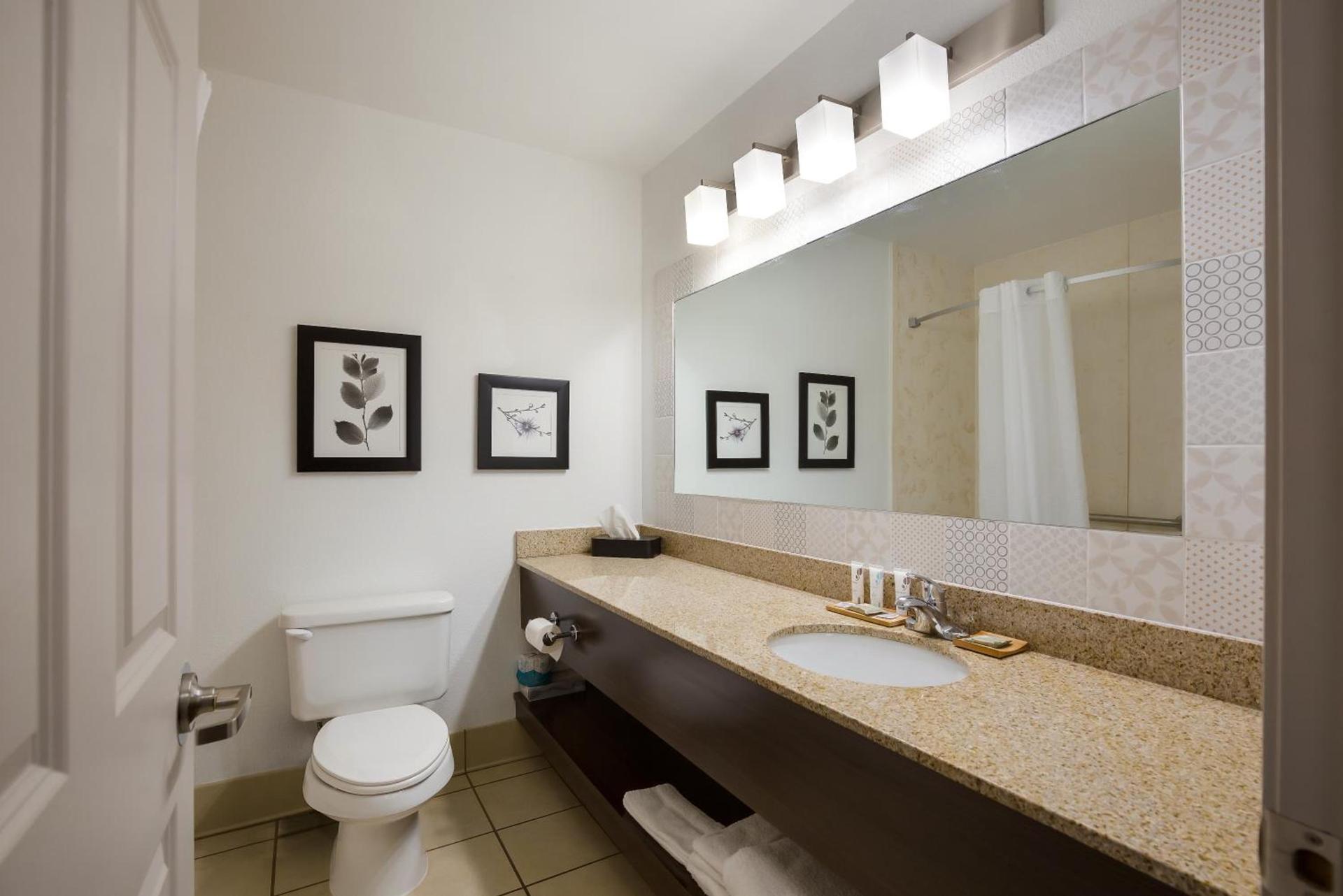 Country Inn & Suites by Radisson, Marion, IL photo 60