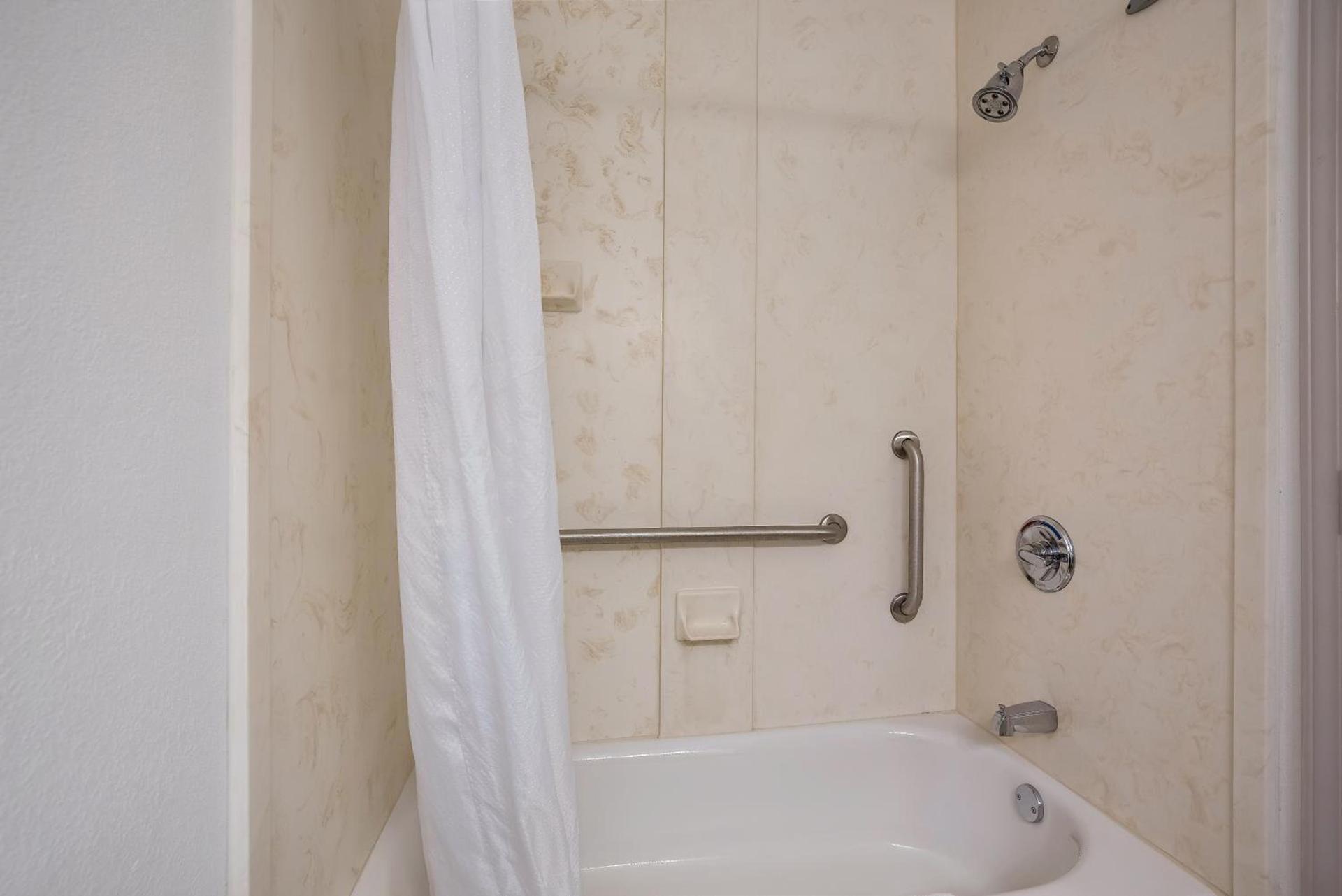 Country Inn & Suites by Radisson, Marion, IL photo 62
