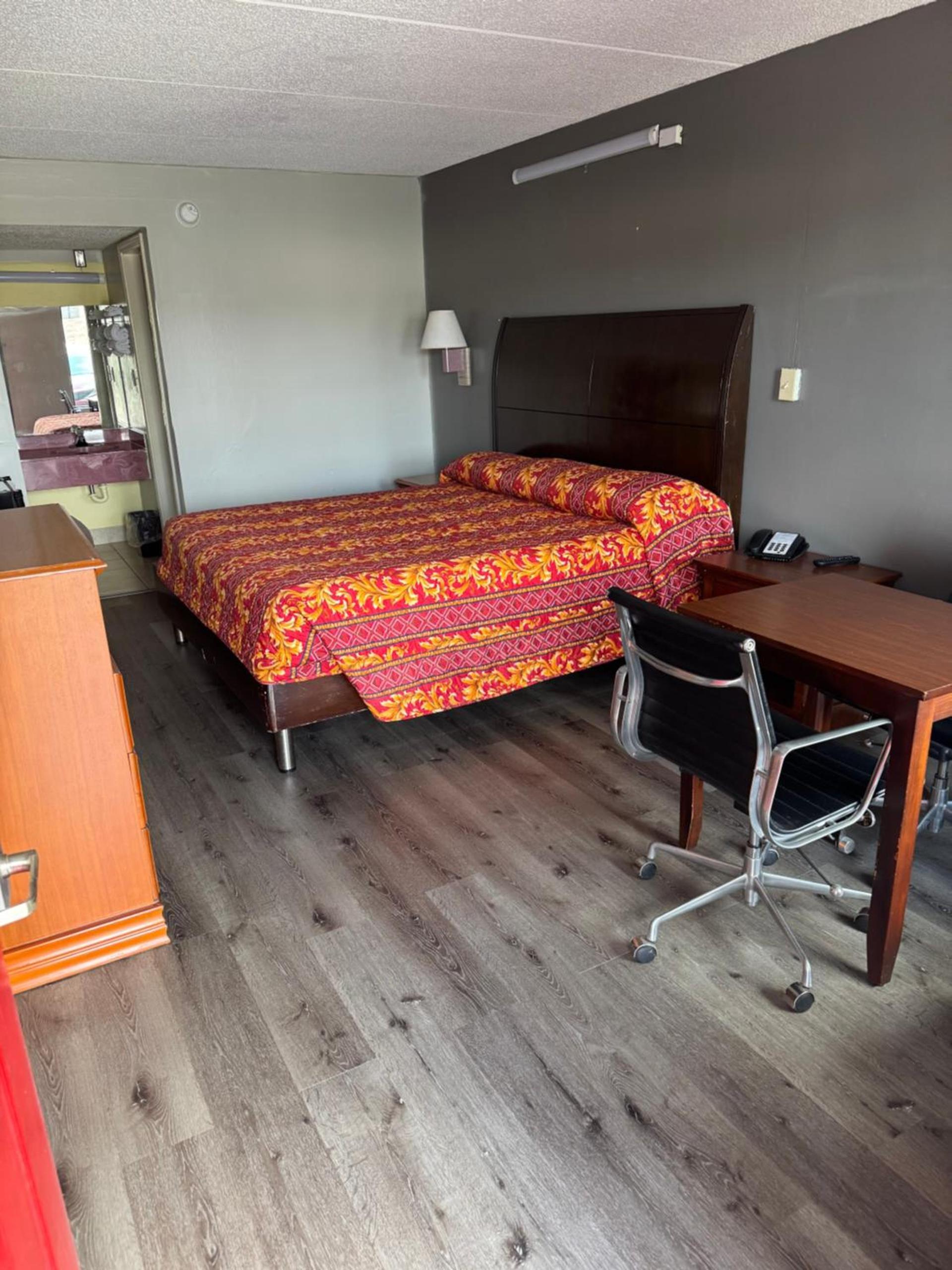 Regency Inn photo 3